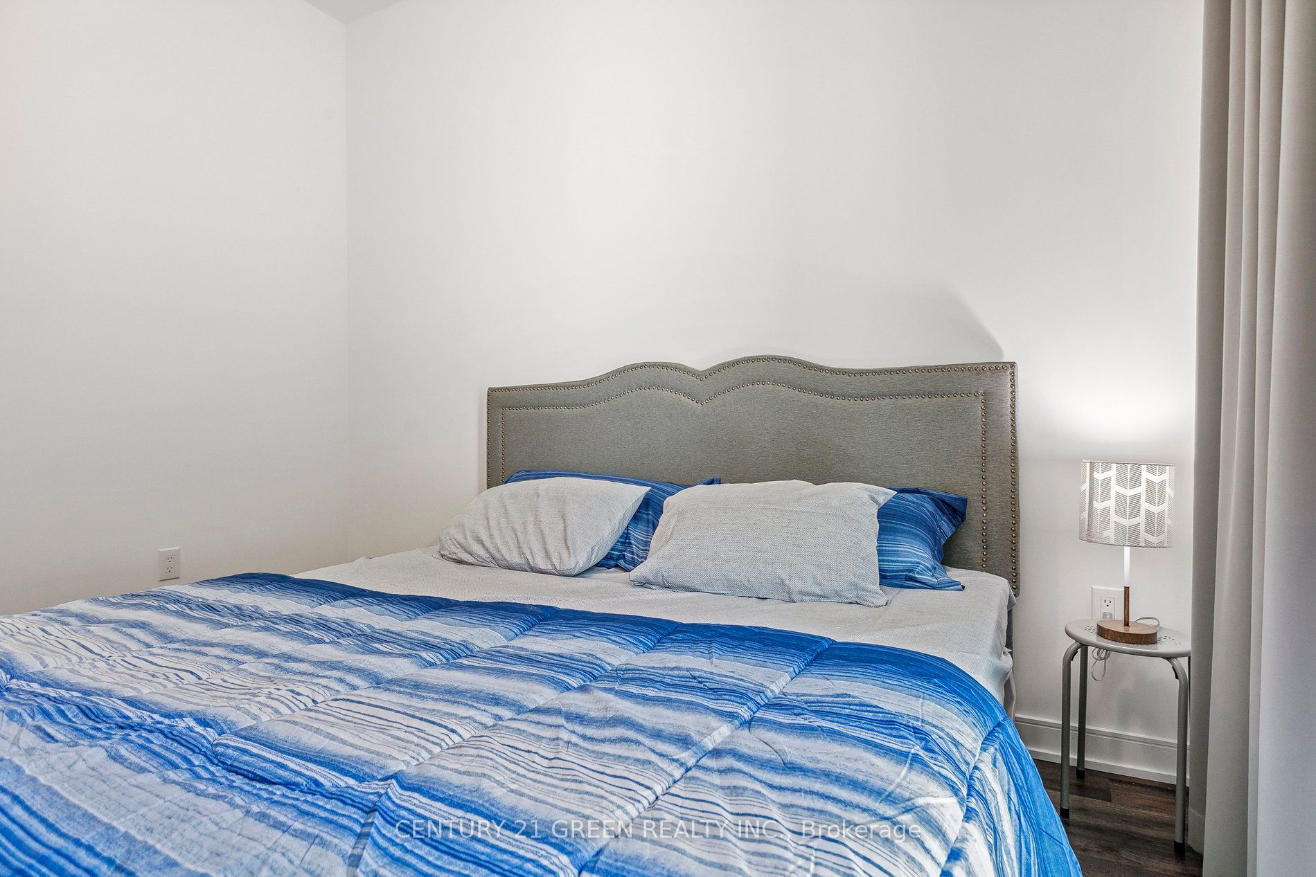 25 Neighbourhood Lane 104 Property Photo 28