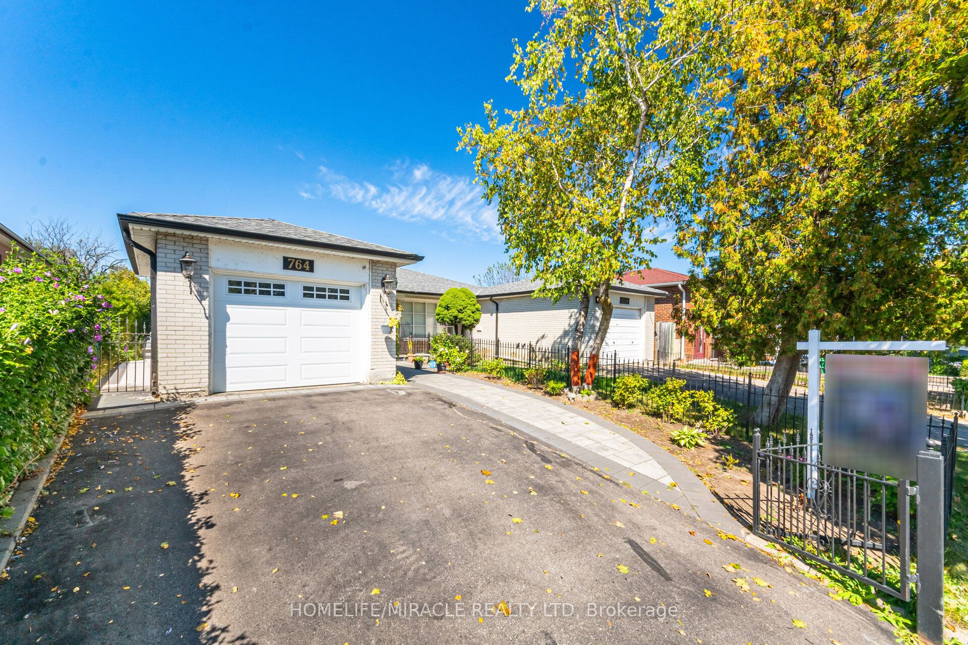 764 Eaglemount Crescent Property Photo 3