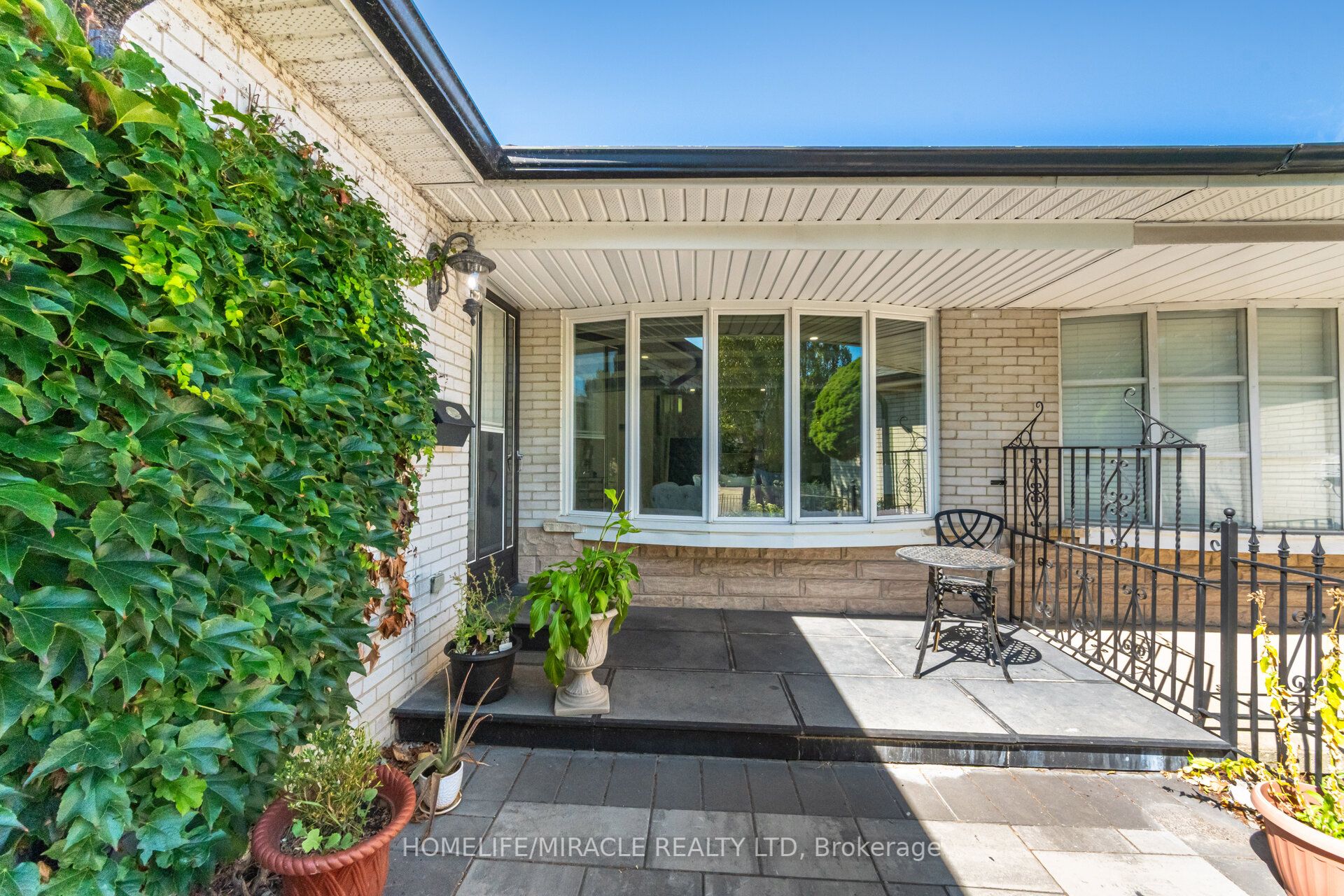 764 Eaglemount Crescent Property Photo 4