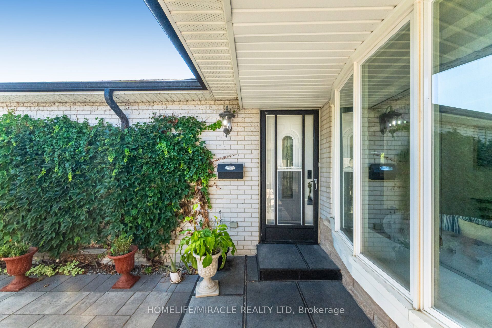 764 Eaglemount Crescent Property Photo 5