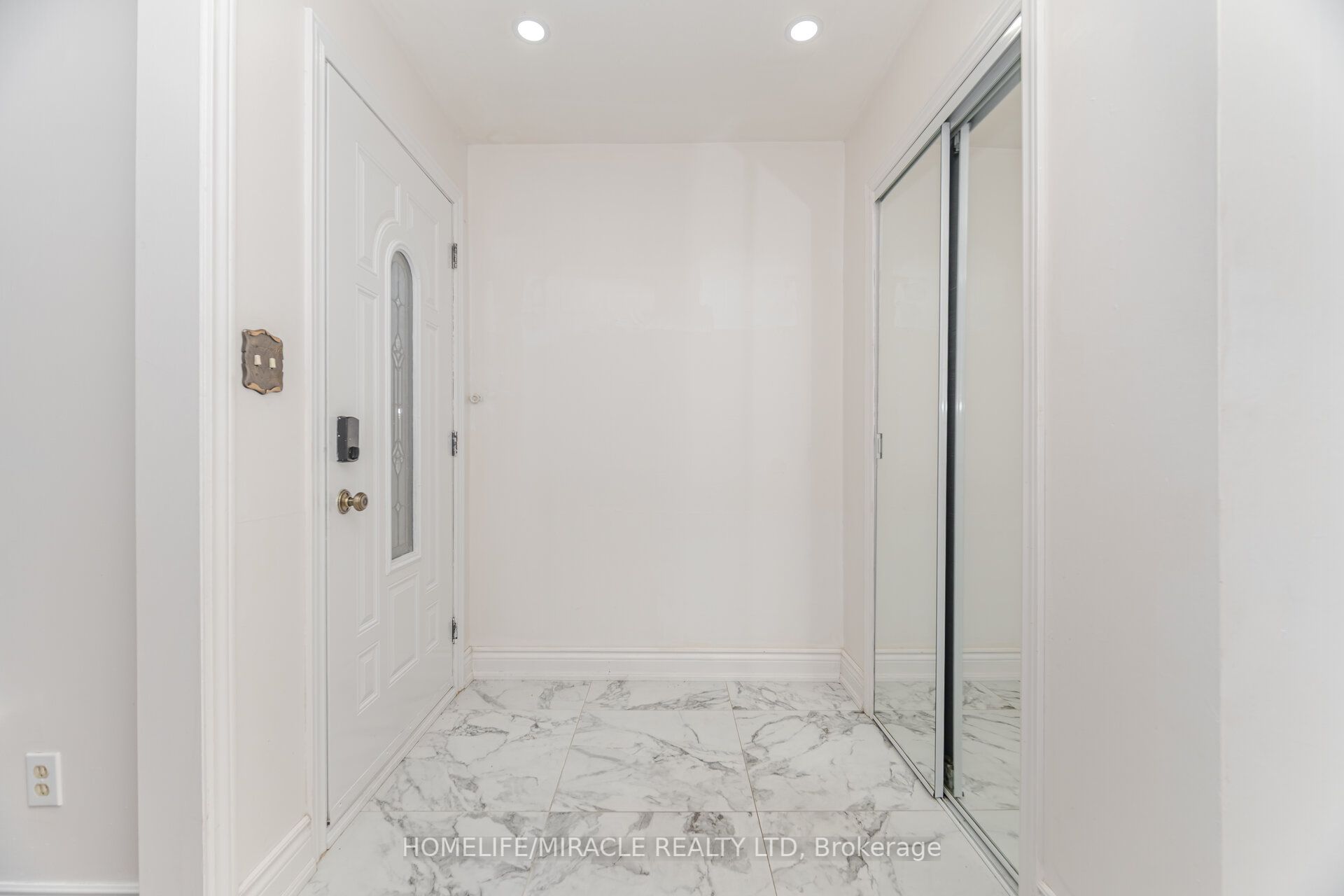 764 Eaglemount Crescent Property Photo 7