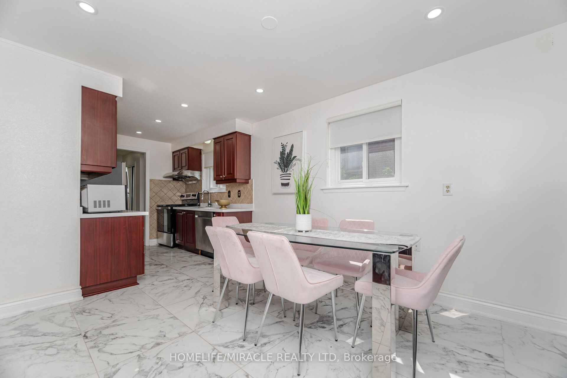 764 Eaglemount Crescent Property Photo 17