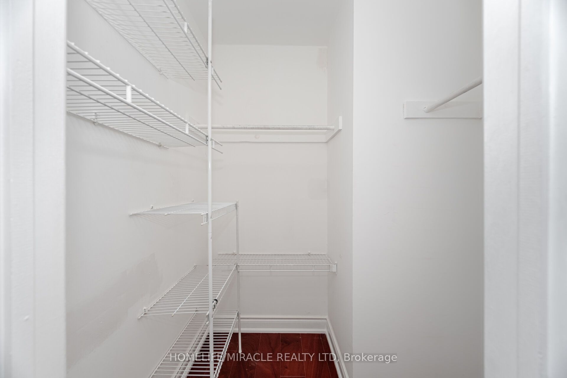 764 Eaglemount Crescent Property Photo 28