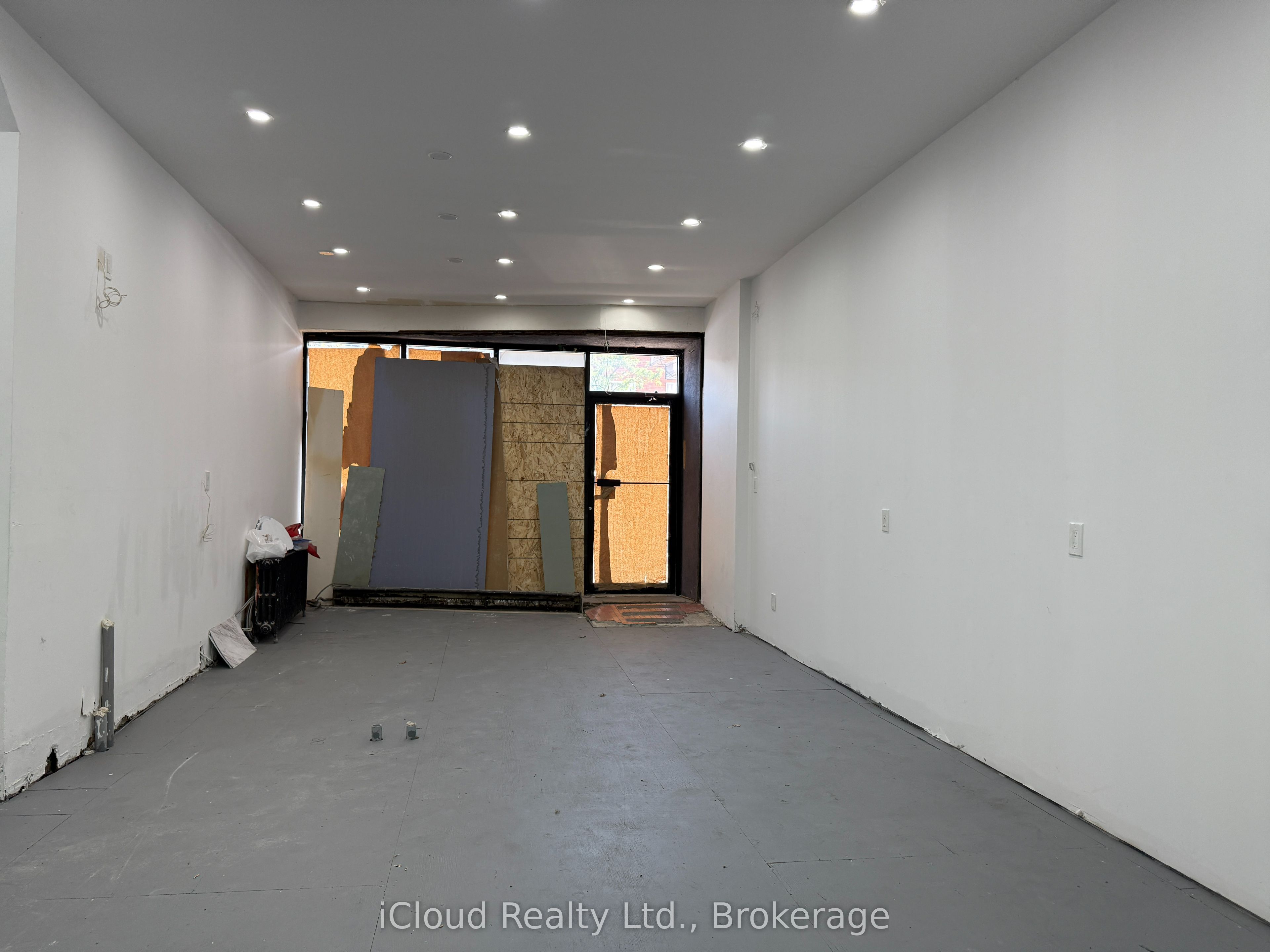 1552 Eglinton Avenue W Property Photo 2