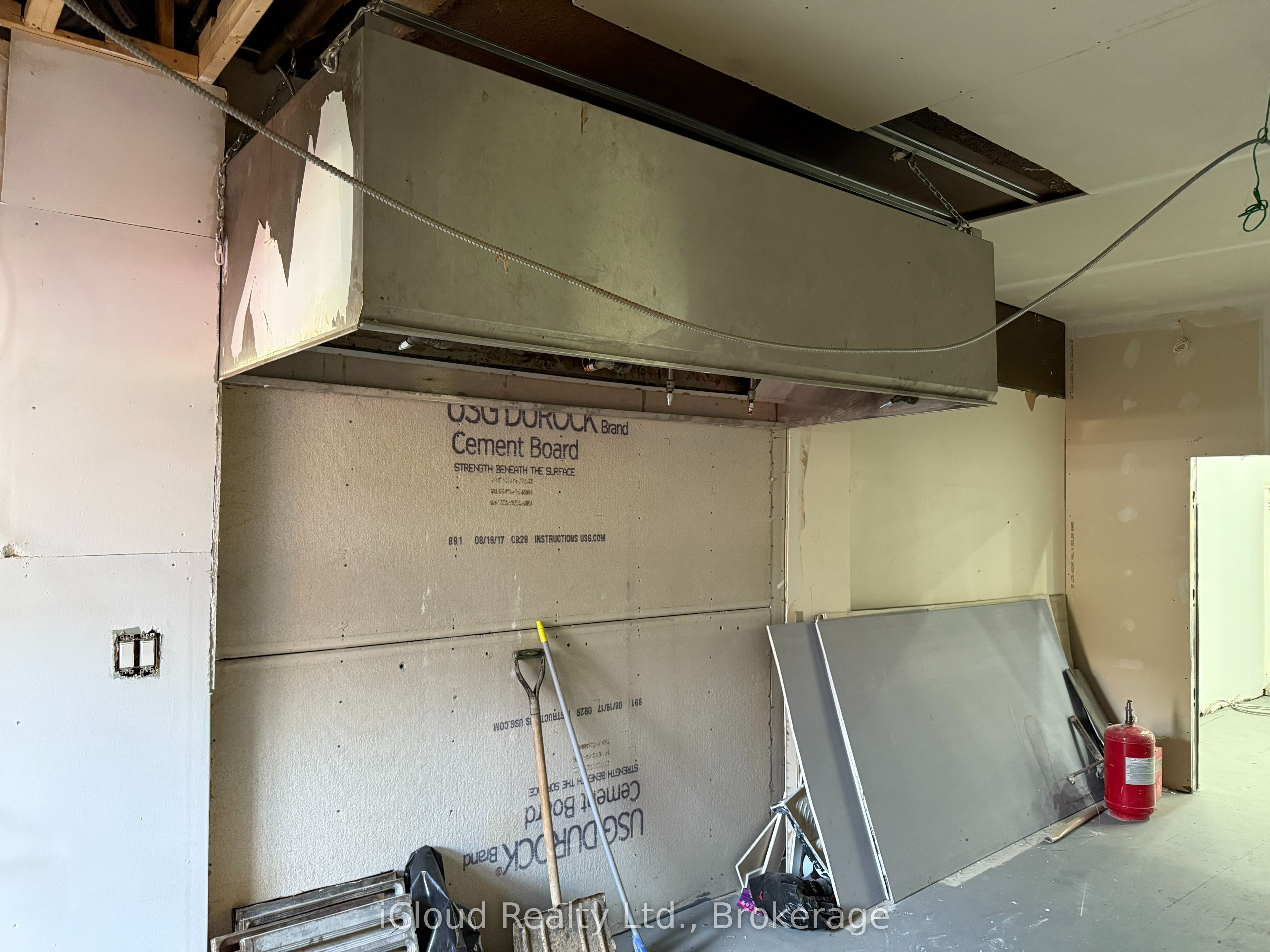 1552 Eglinton Avenue W Property Photo 4