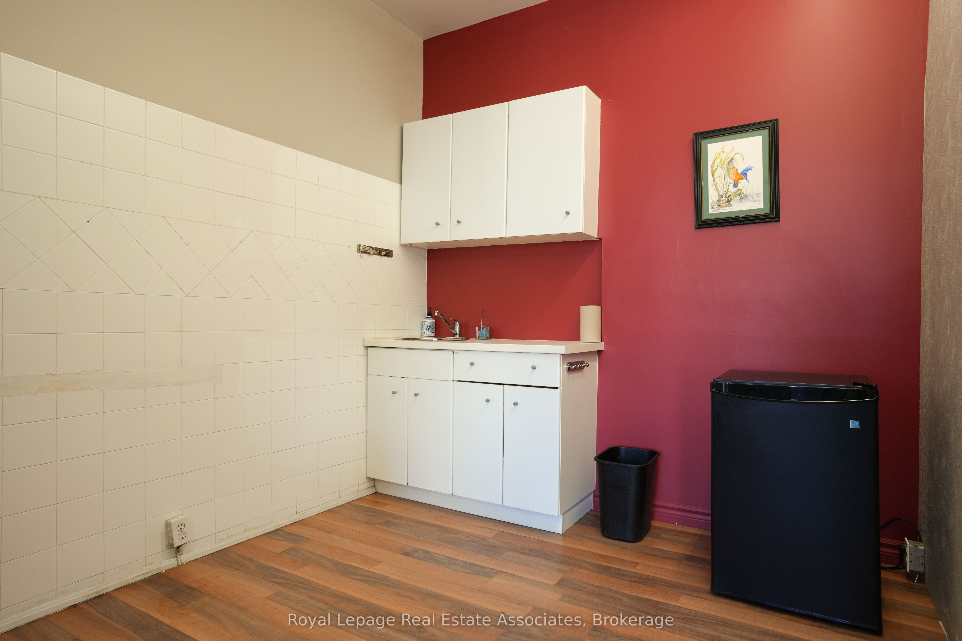 404 Royal York Road Property Photo 8