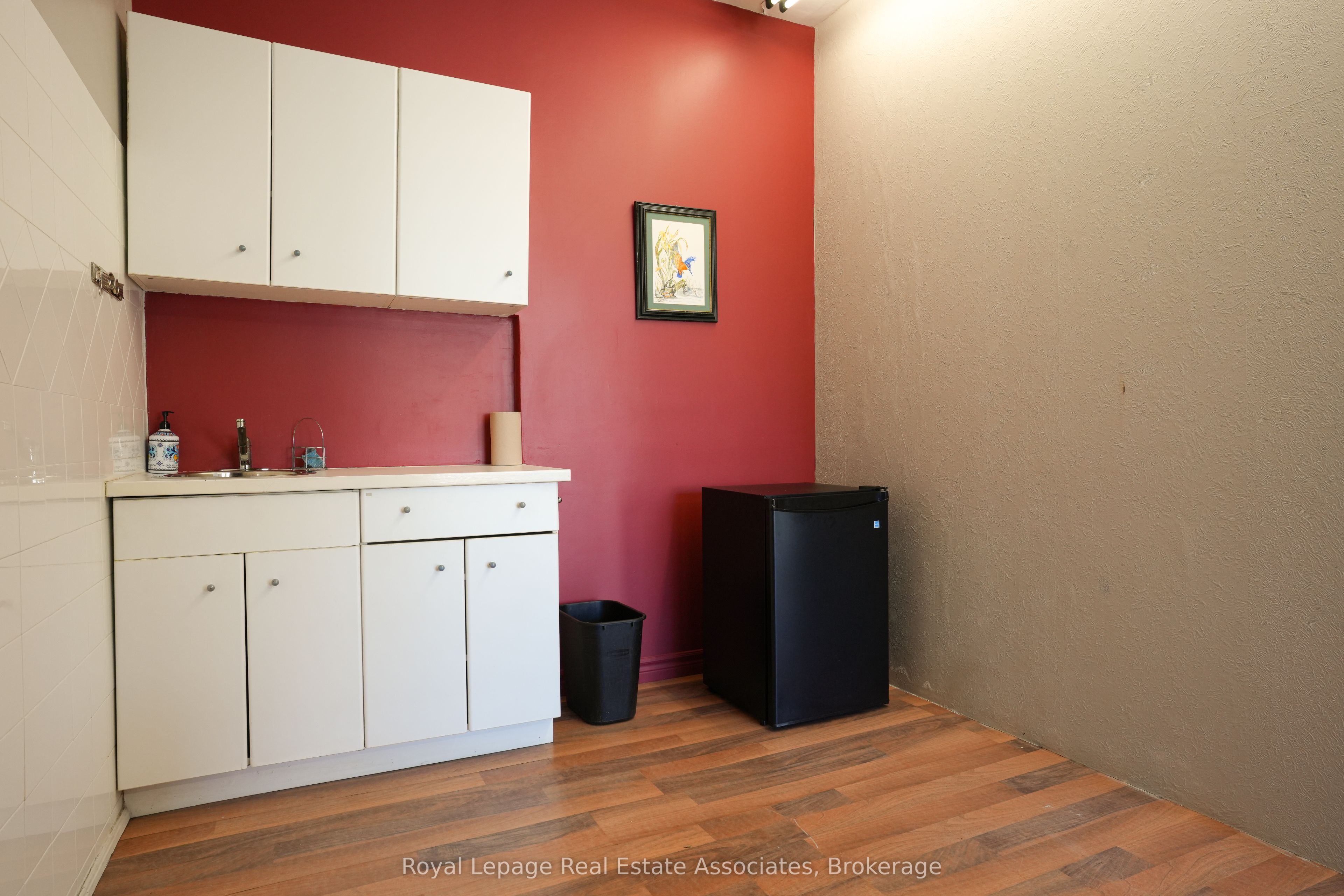 404 Royal York Road Property Photo 9