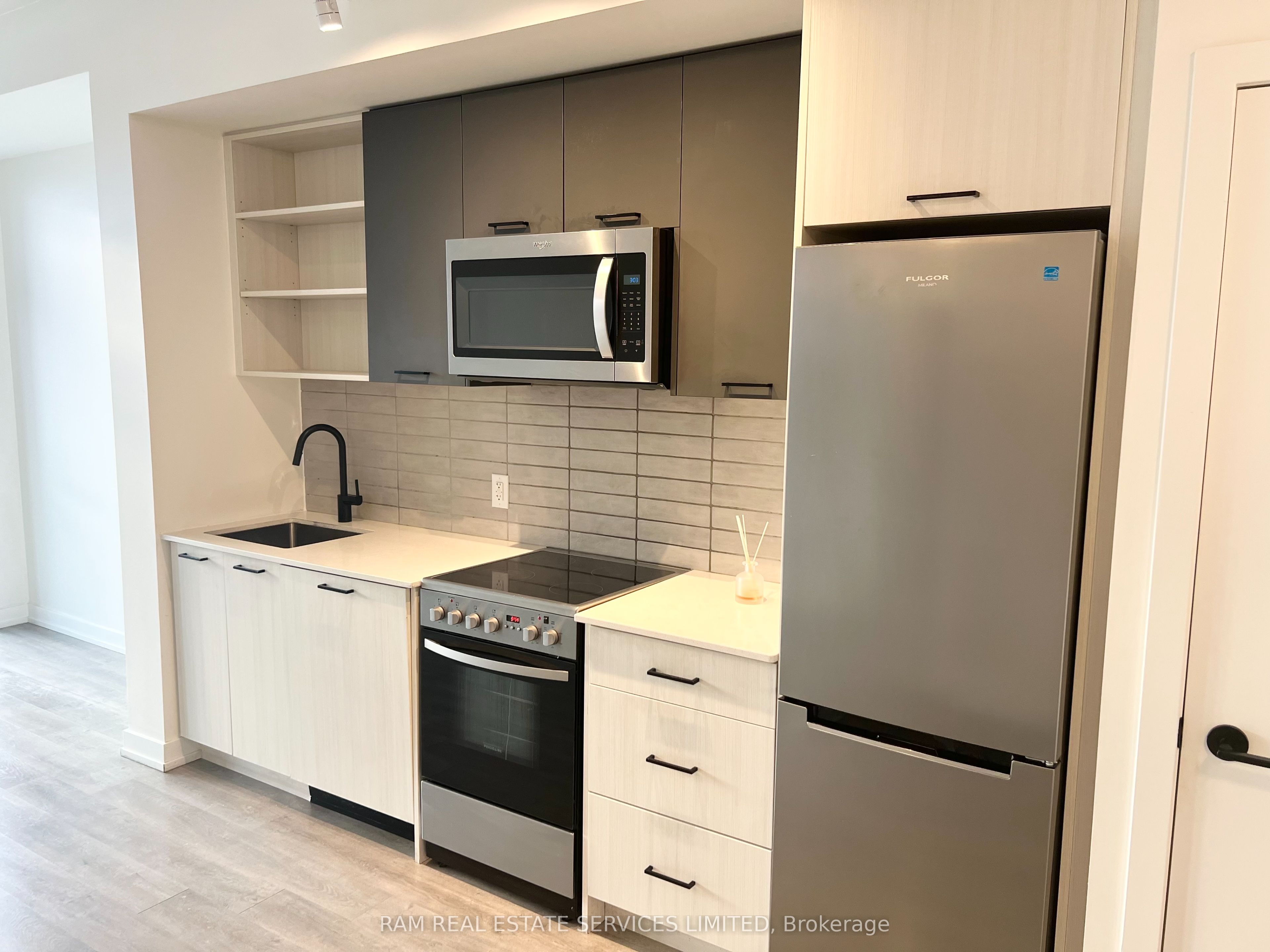 2300 St Clair Avenue W 627 Property Photo 3