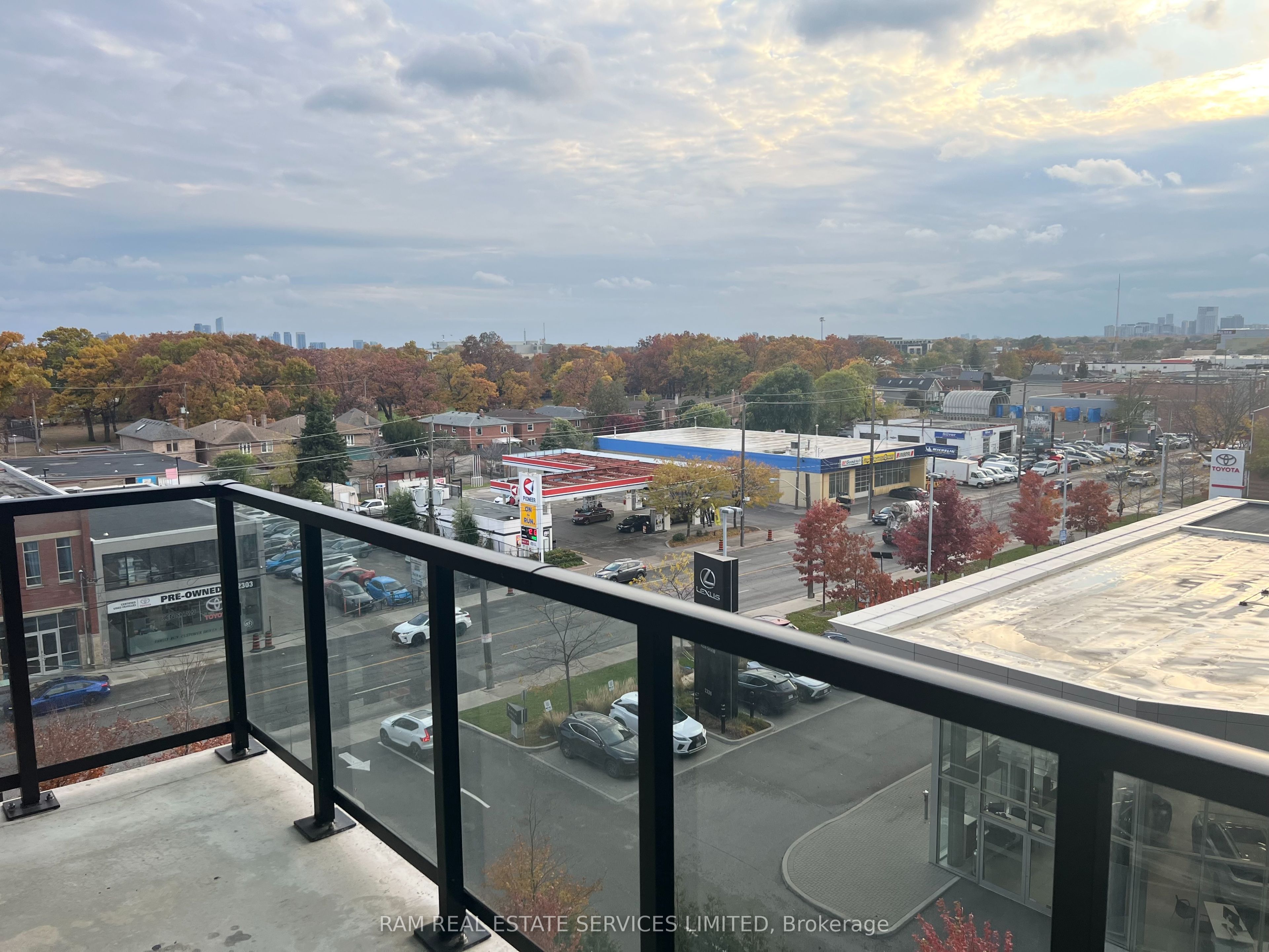 2300 St Clair Avenue W 627 Property Photo 6