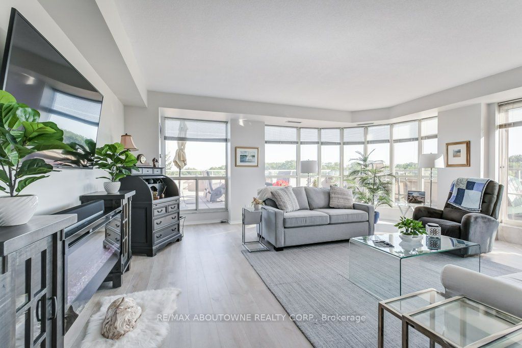 2511 Lakeshore Road W 519 Property Photo 4