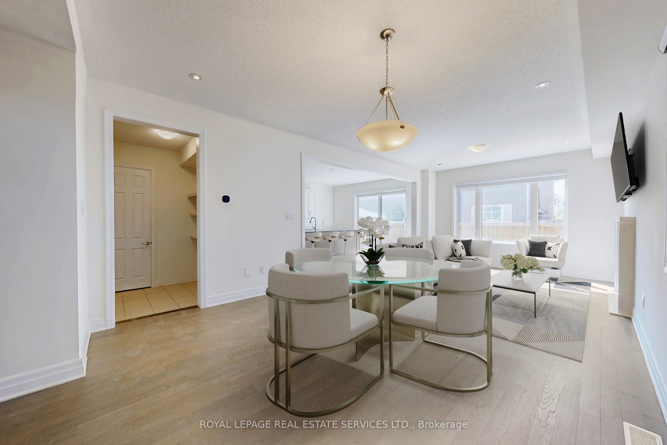 1388 Sycamore Garden Property Photo 5