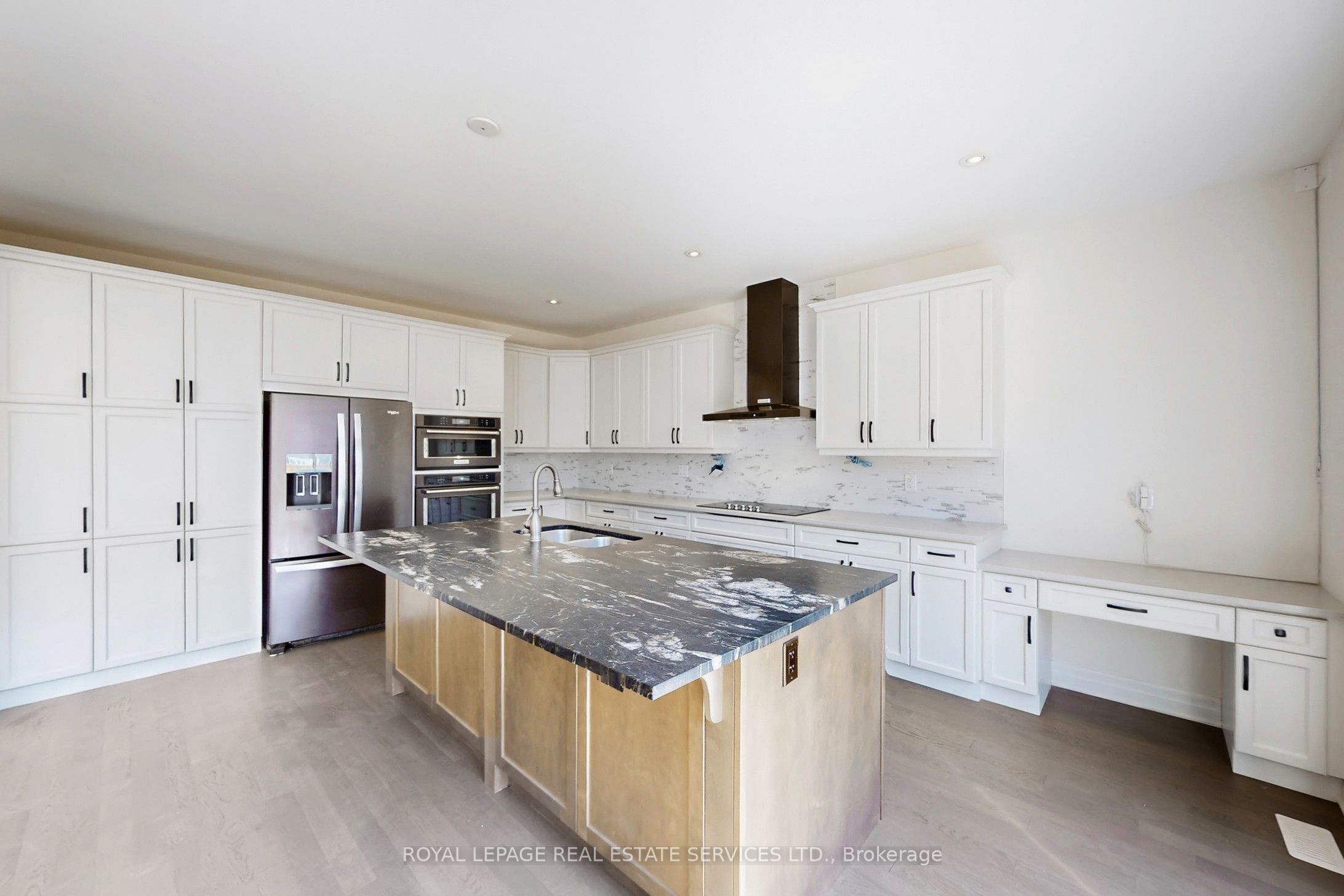 1388 Sycamore Garden Property Photo 9