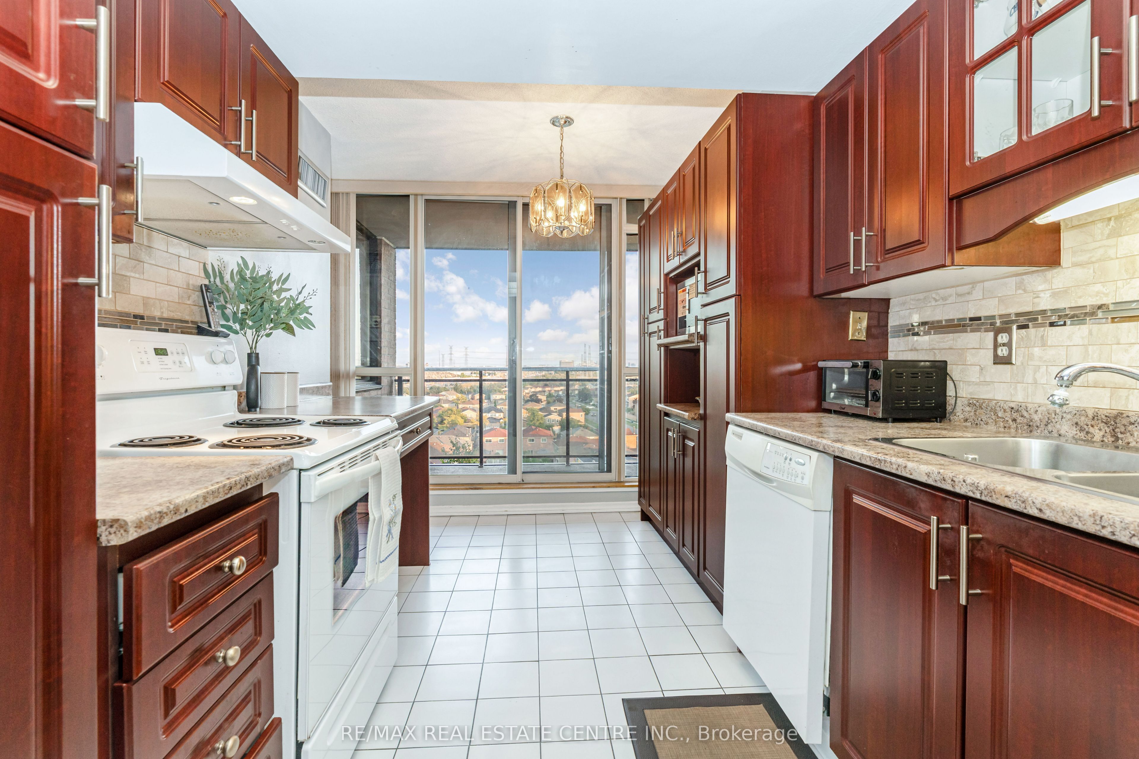 20 Cherrytree Drive 802 Property Photo 18