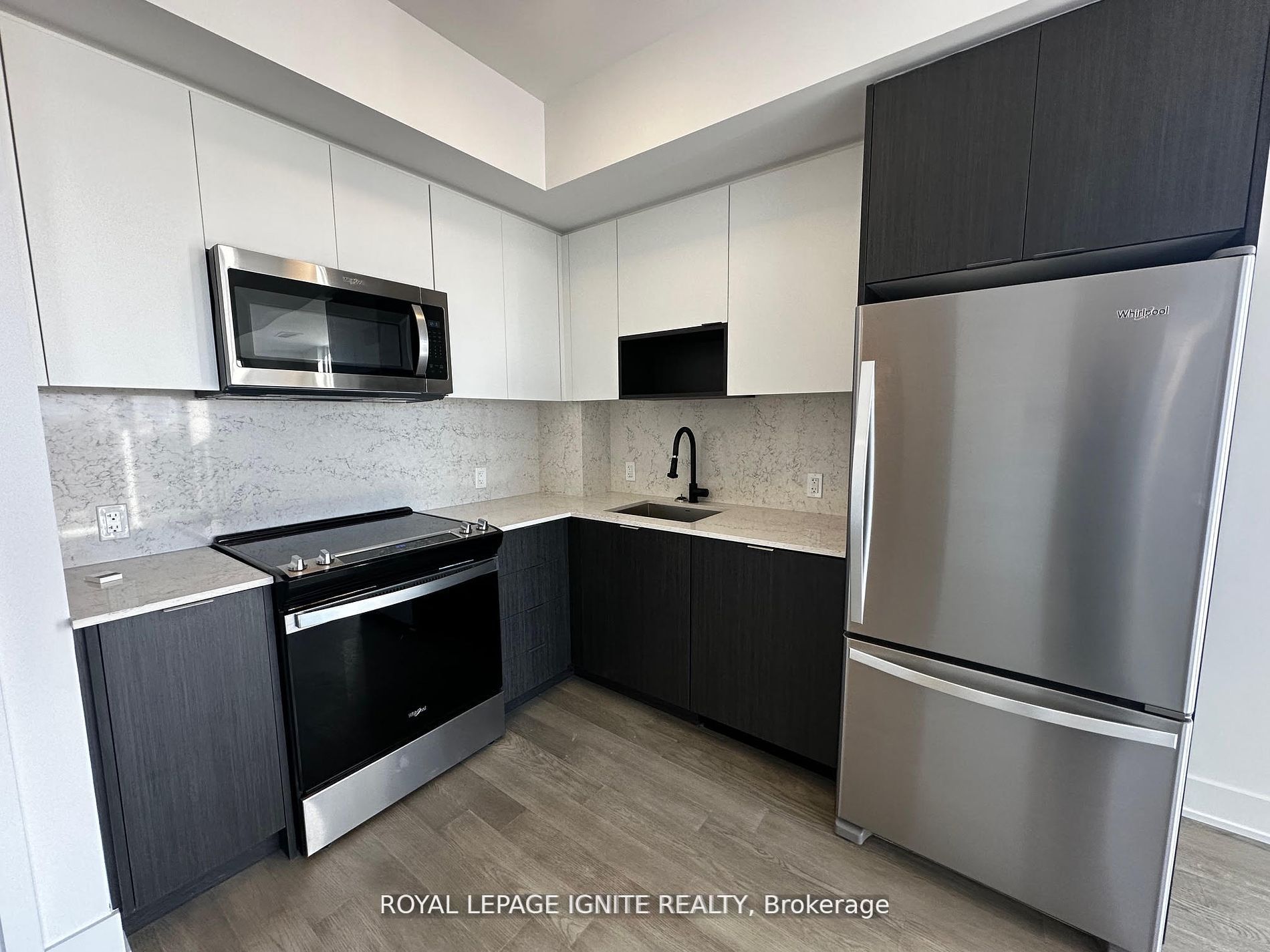 202 Burnhamthorpe Road E 1903 Property Photo 8