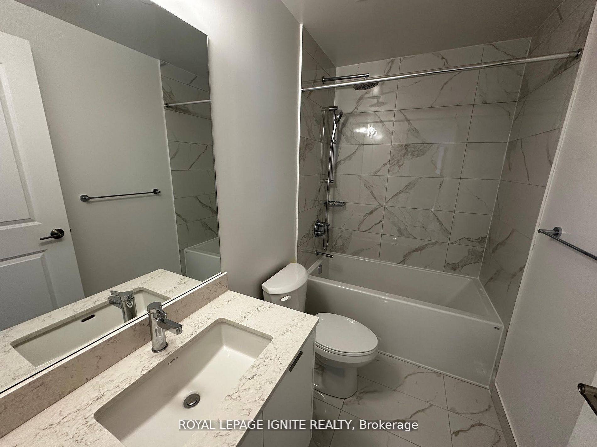 202 Burnhamthorpe Road E 1903 Property Photo 9