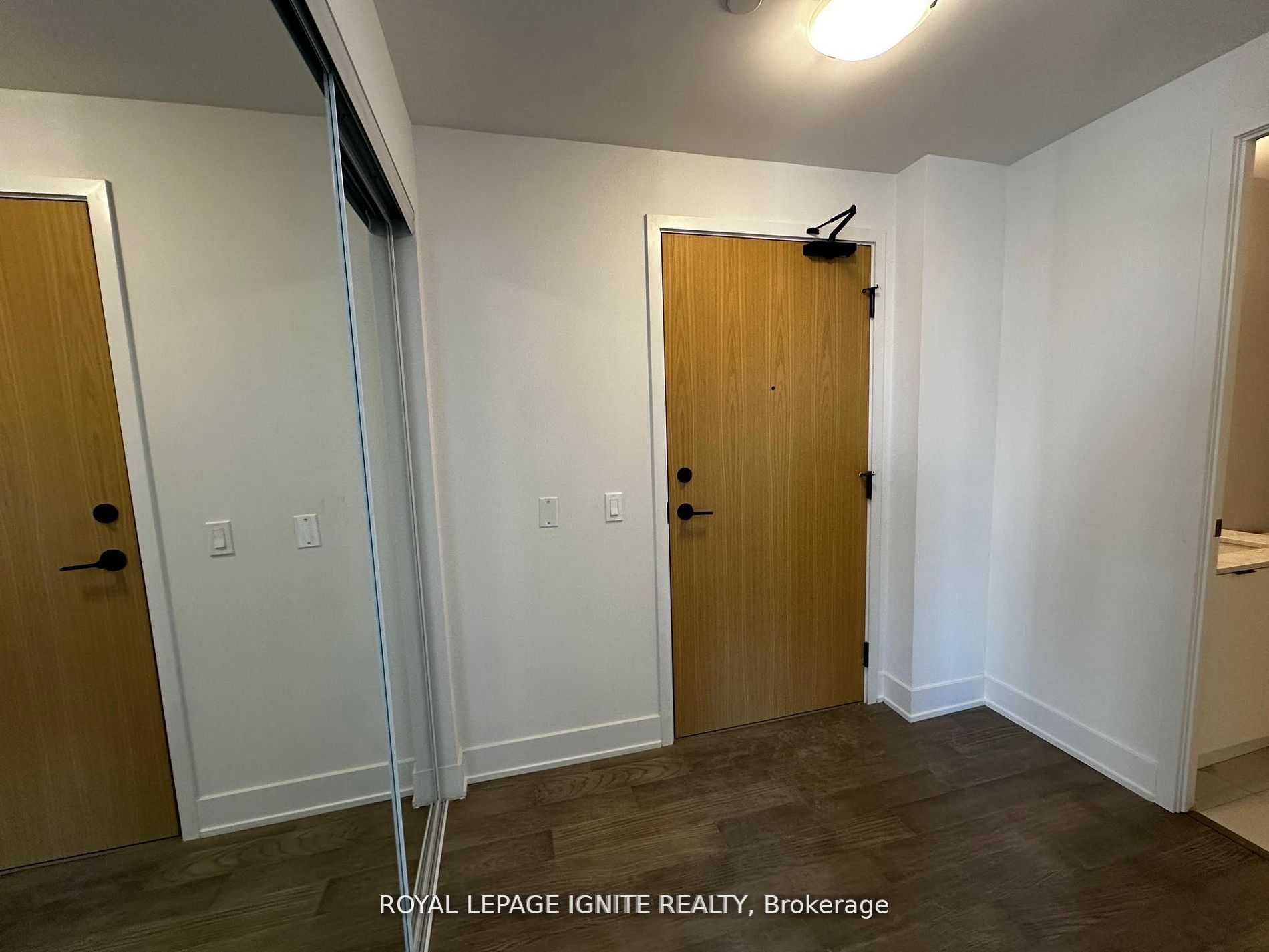 202 Burnhamthorpe Road E 1903 Property Photo 10