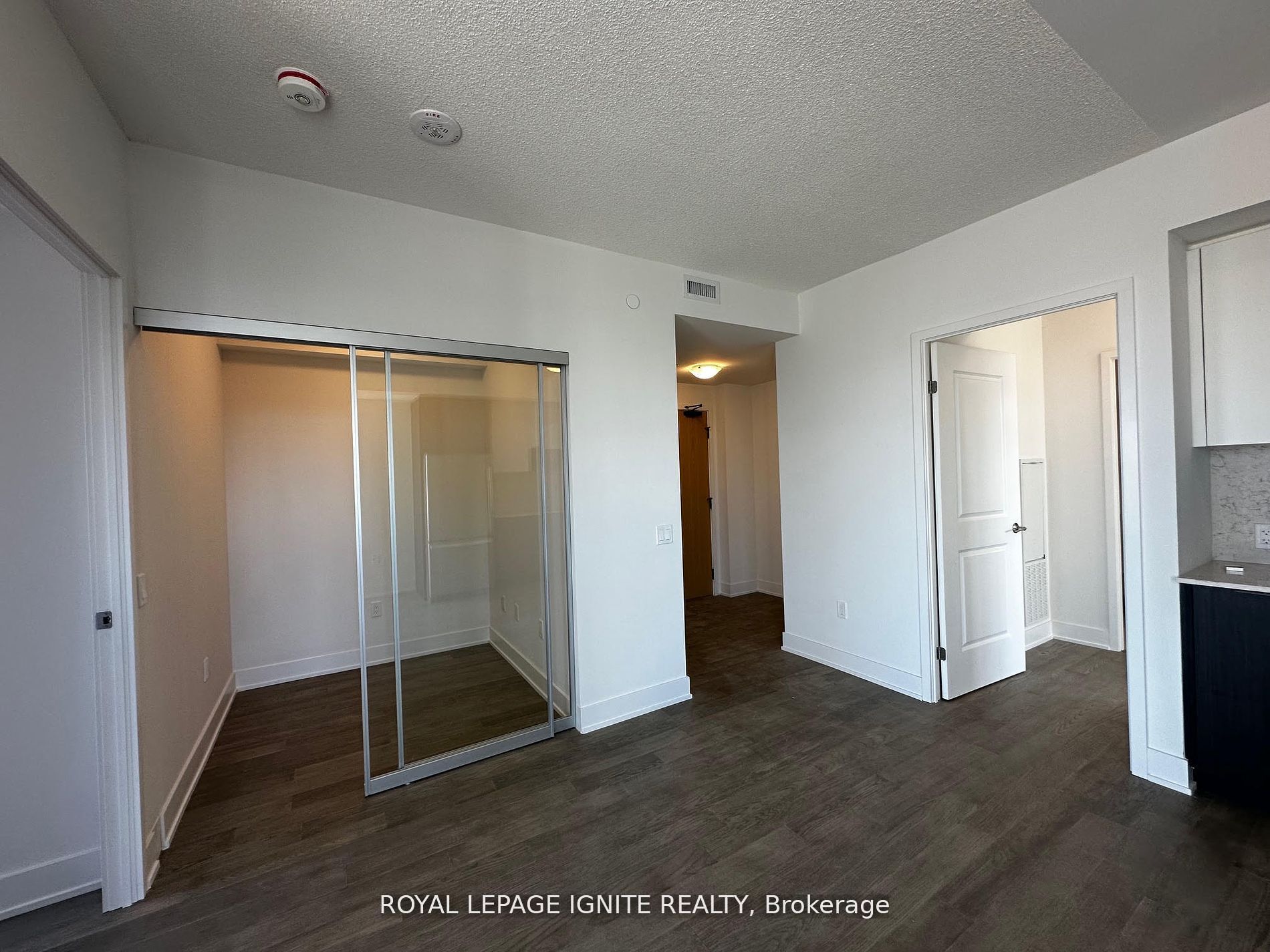 202 Burnhamthorpe Road E 1903 Property Photo 11