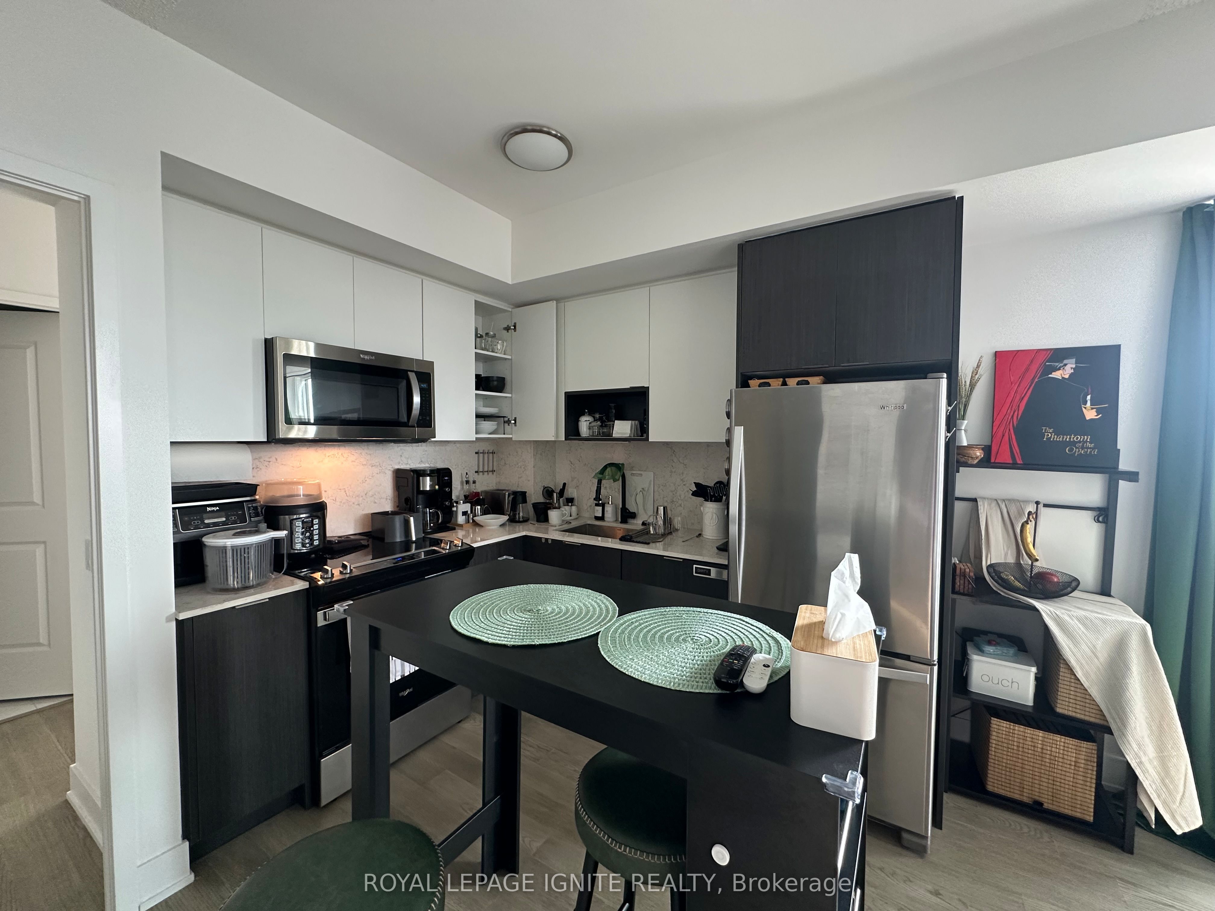 202 Burnhamthorpe Road E 1903 Property Photo 14