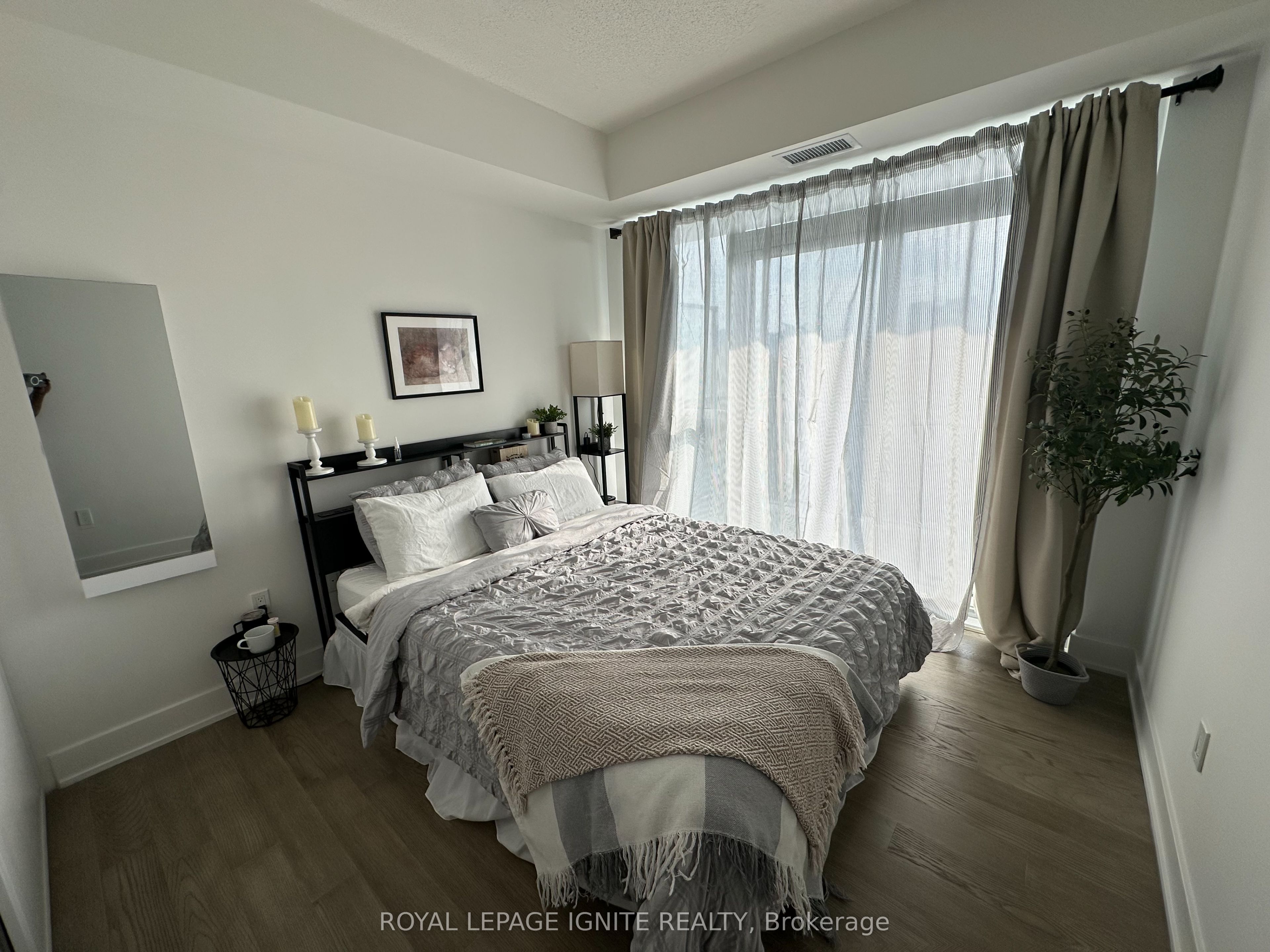 202 Burnhamthorpe Road E 1903 Property Photo 15