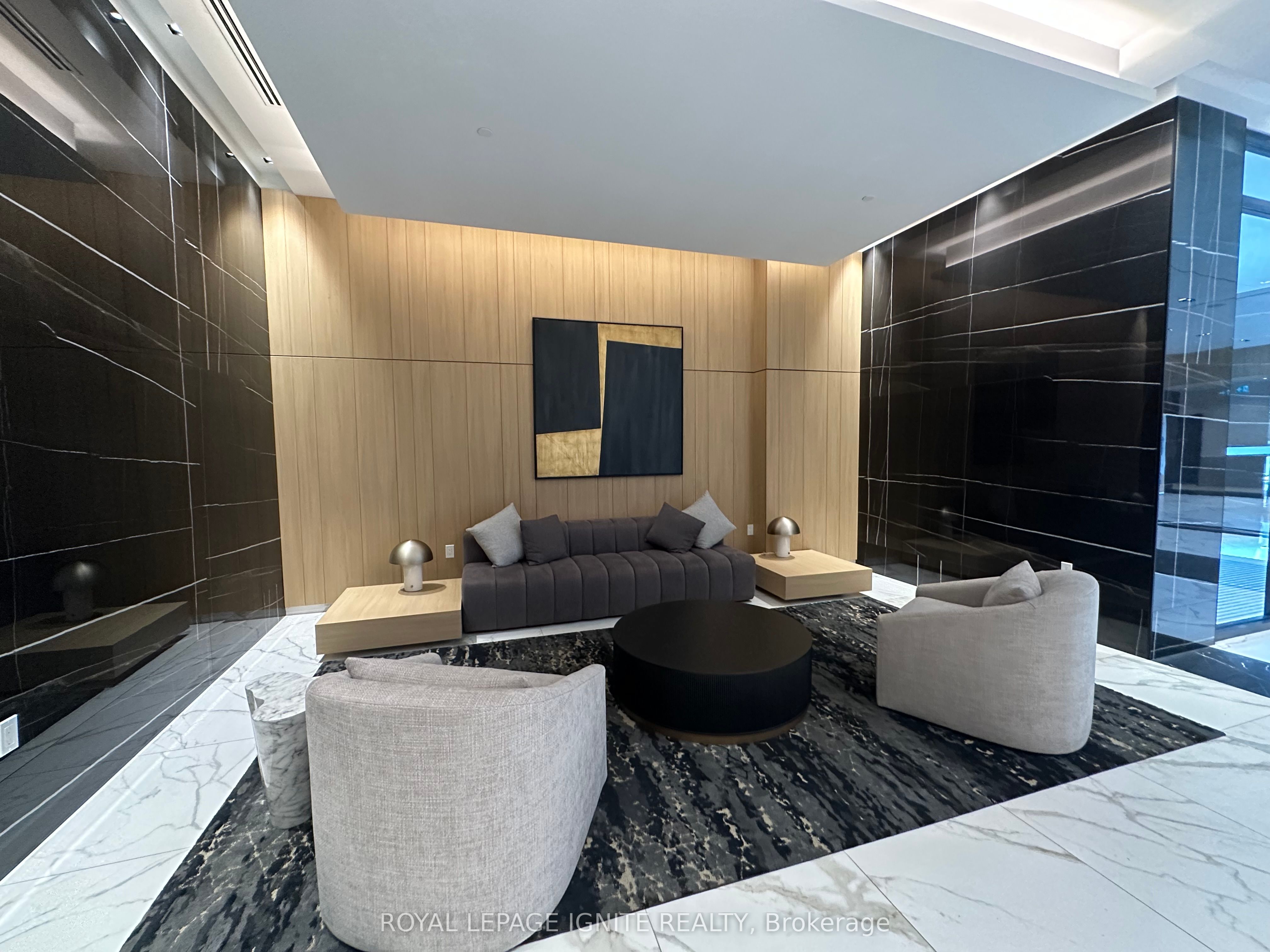 202 Burnhamthorpe Road E 1903 Property Photo 21