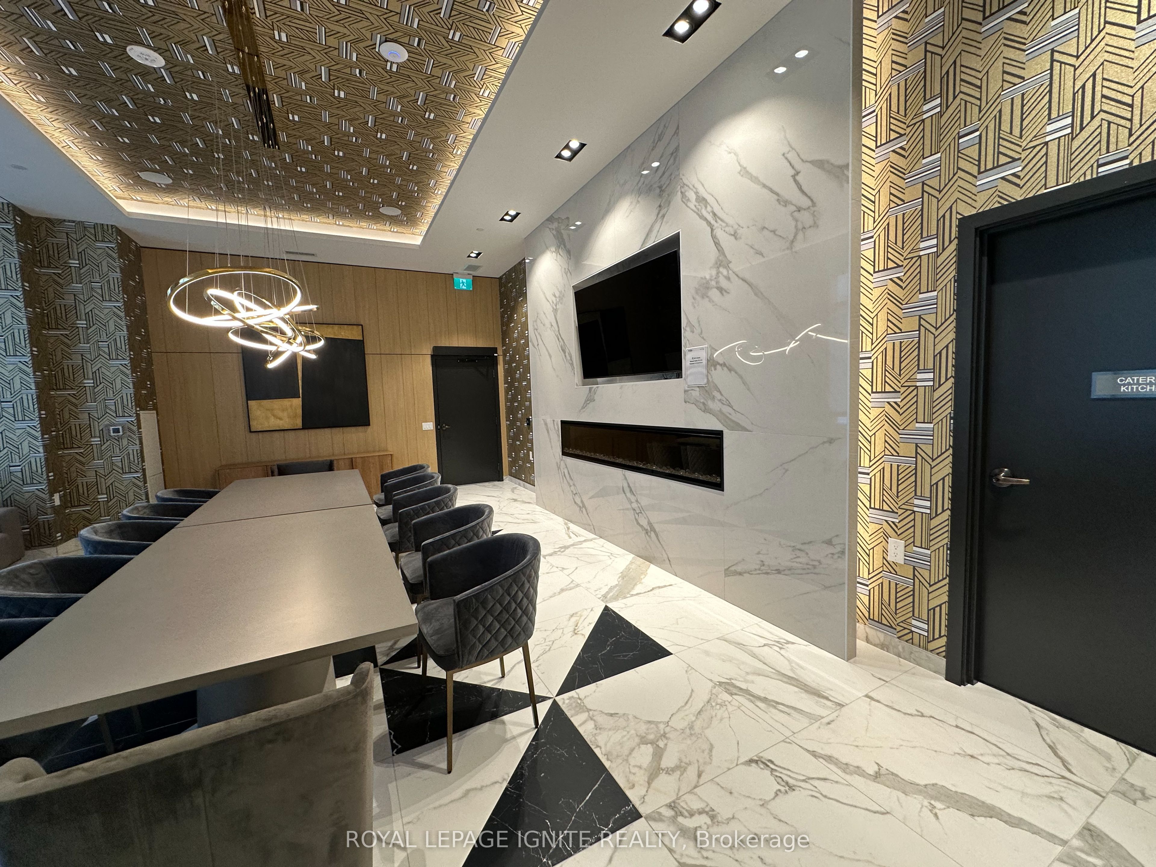 202 Burnhamthorpe Road E 1903 Property Photo 26