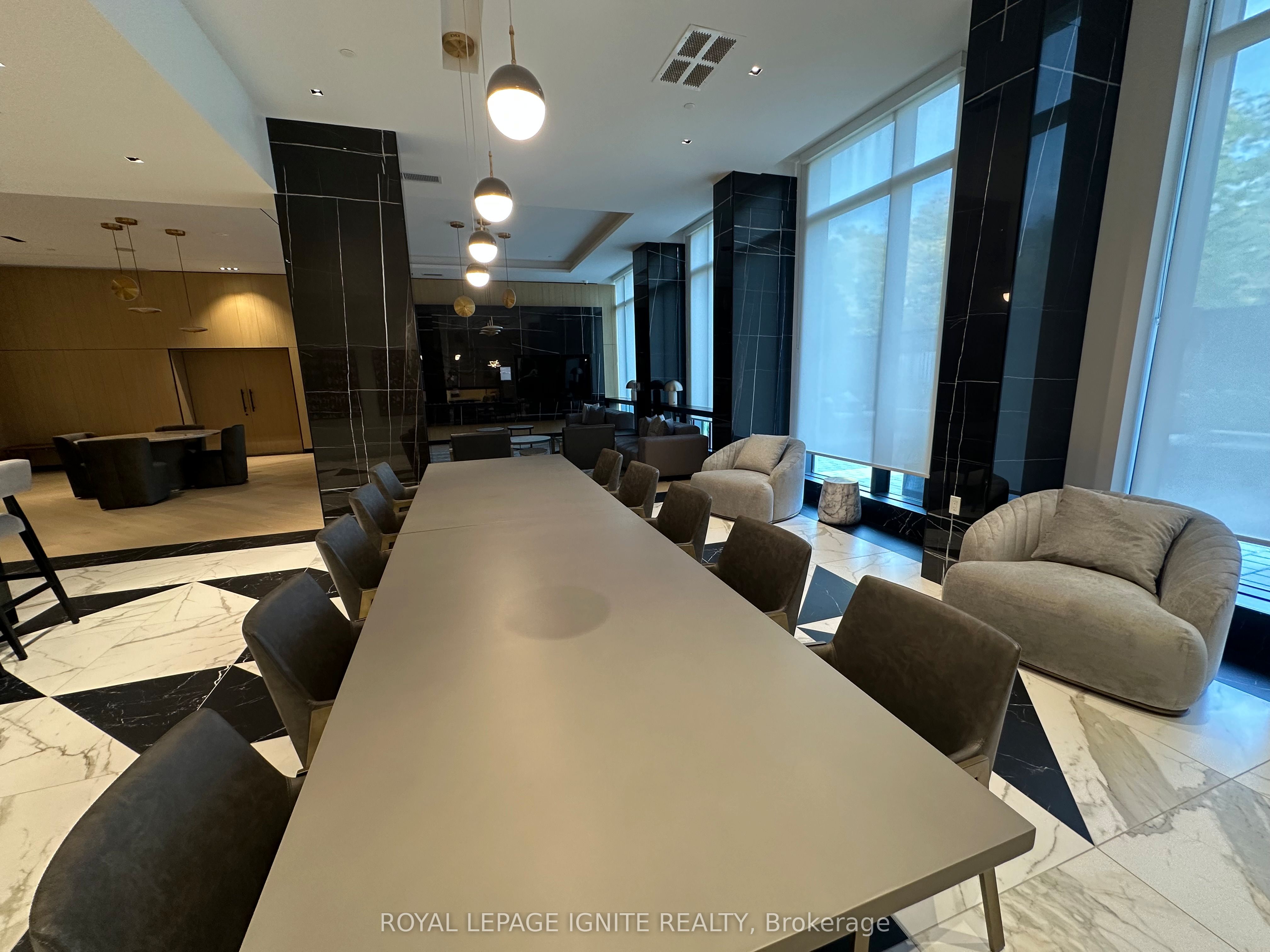 202 Burnhamthorpe Road E 1903 Property Photo 27