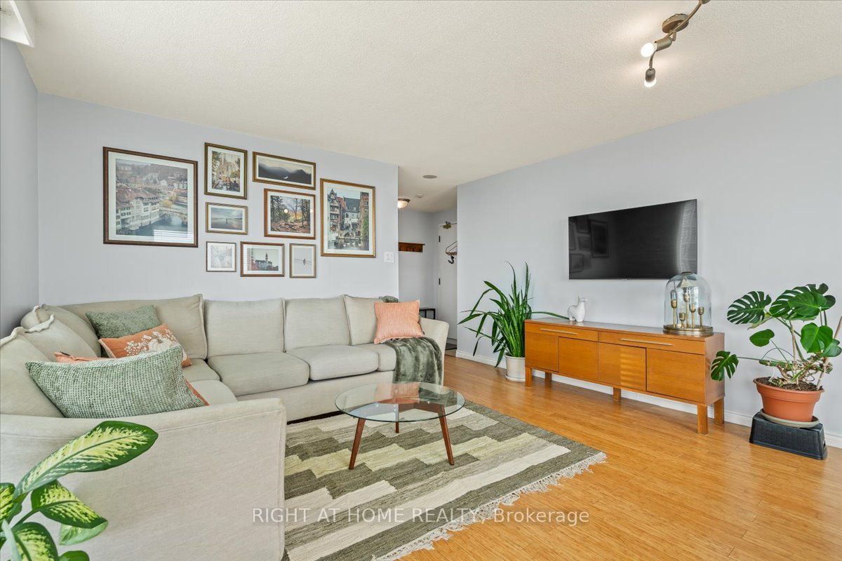 101 Subway Crescent 1011 Property Photo 4