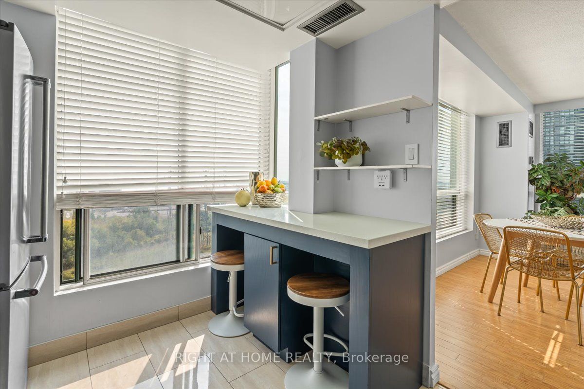 101 Subway Crescent 1011 Property Photo 7