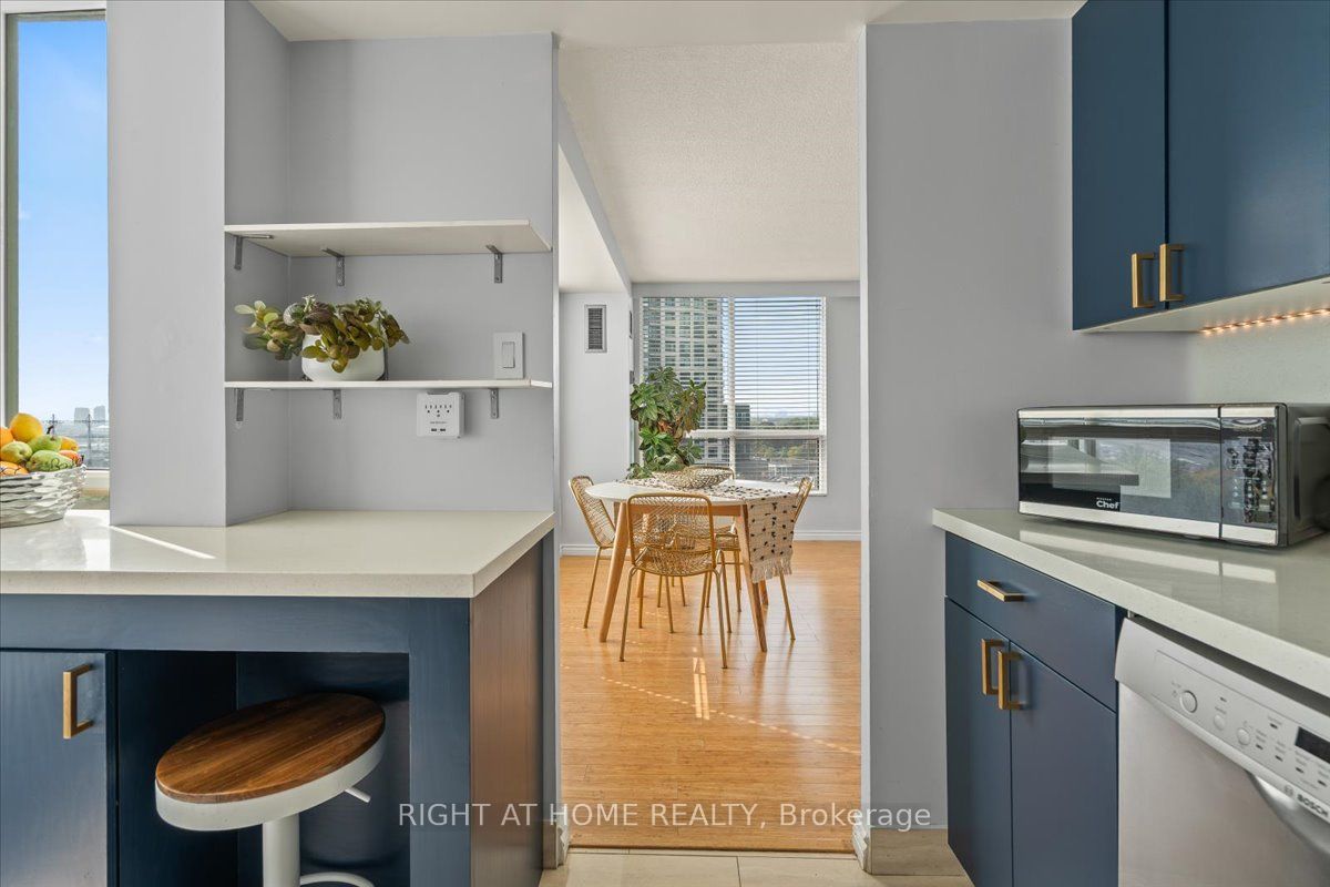 101 Subway Crescent 1011 Property Photo 8