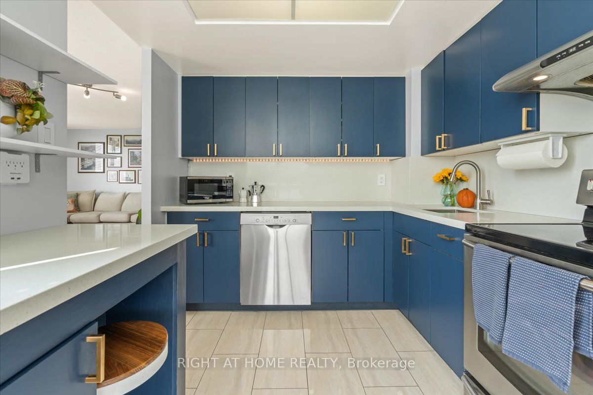 101 Subway Crescent 1011 Property Photo 10