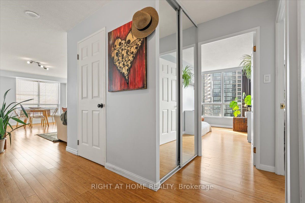 101 Subway Crescent 1011 Property Photo 12