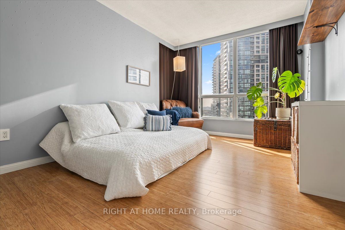 101 Subway Crescent 1011 Property Photo 15