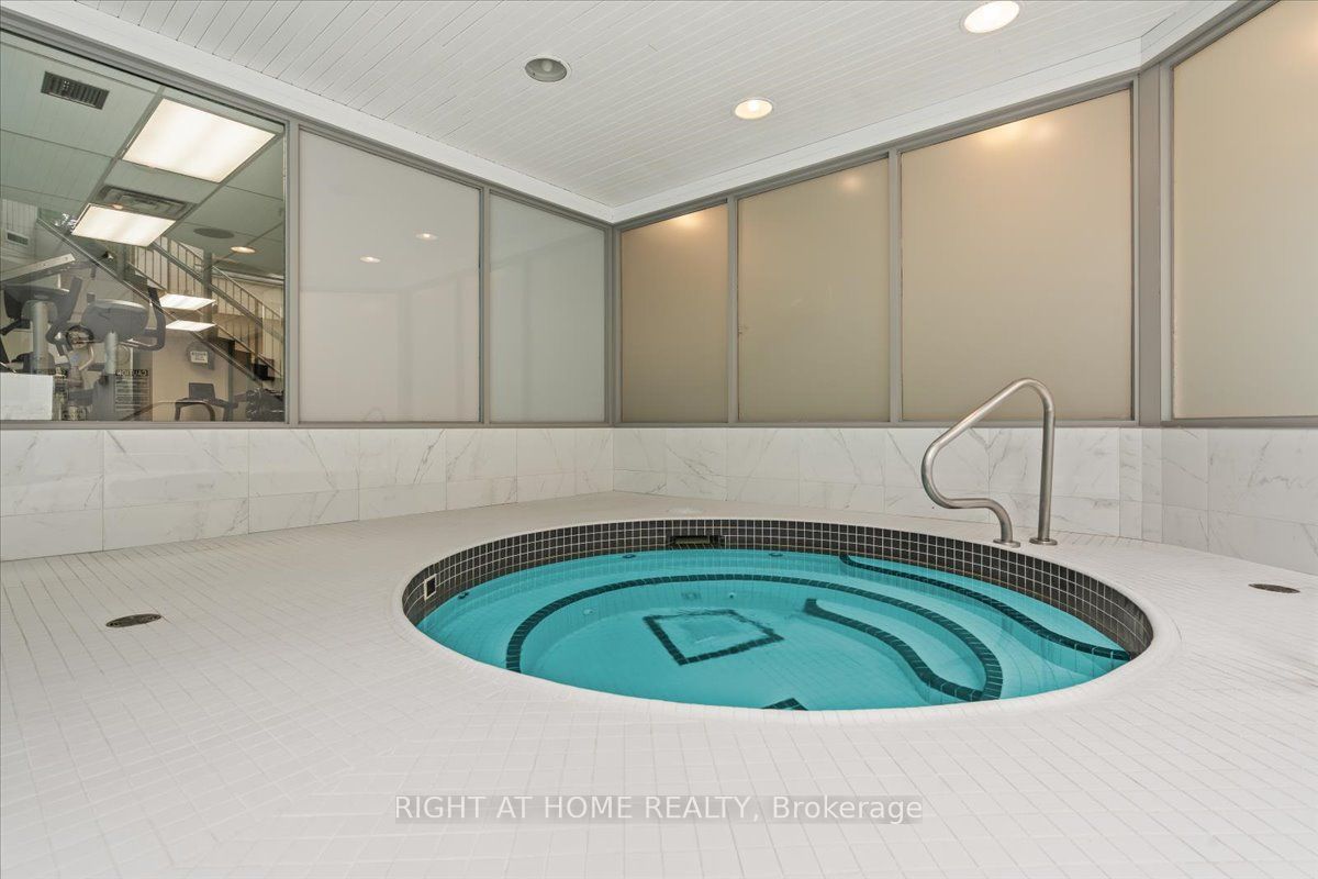 101 Subway Crescent 1011 Property Photo 40