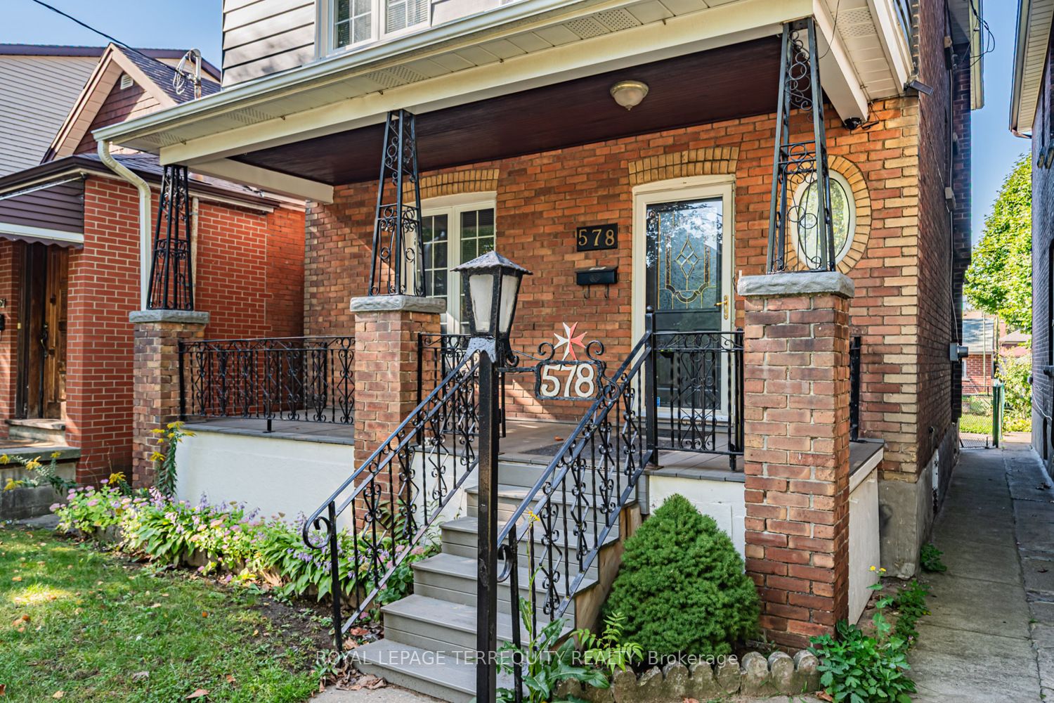 578 Durie Street Property Photo 2