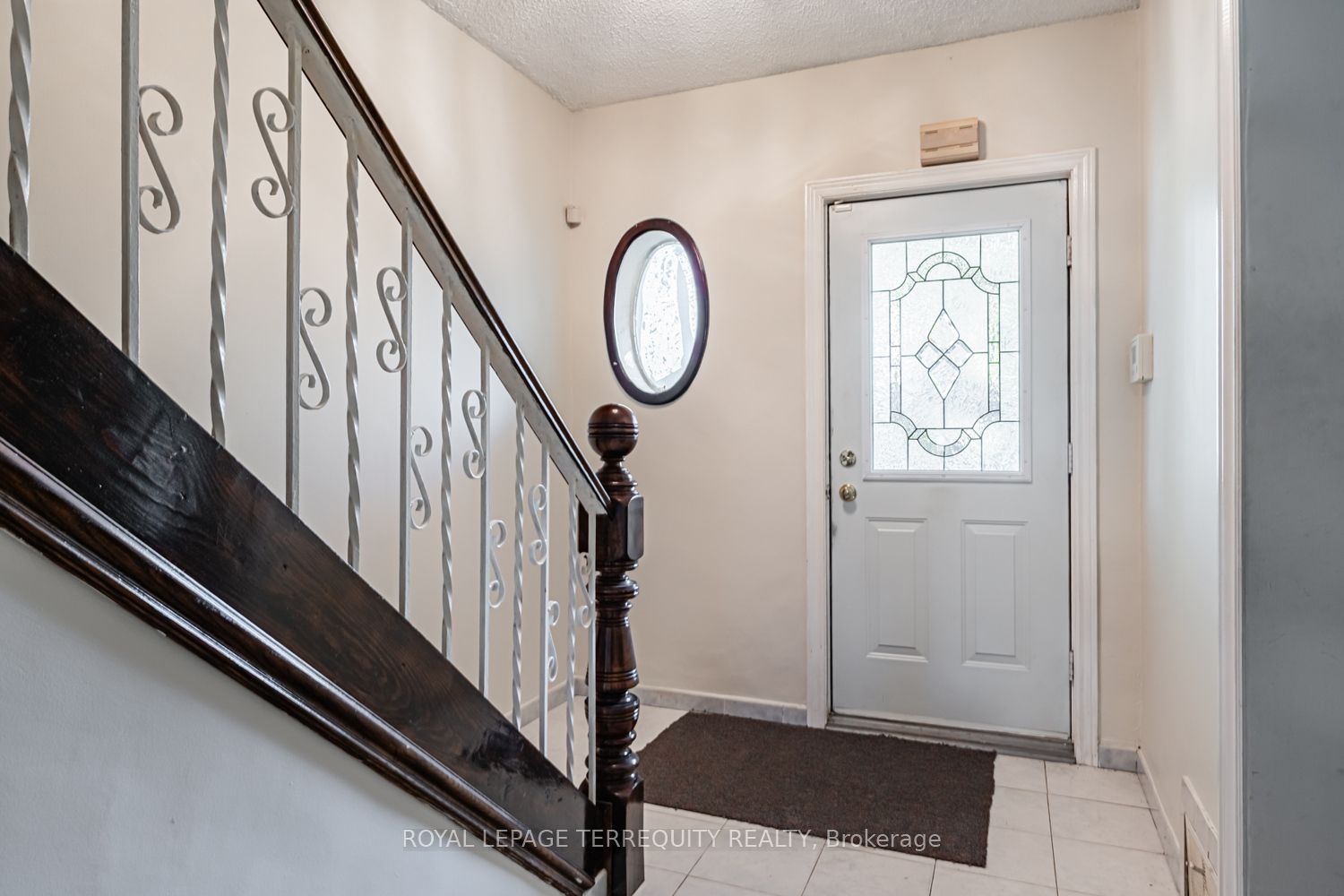 578 Durie Street Property Photo 3