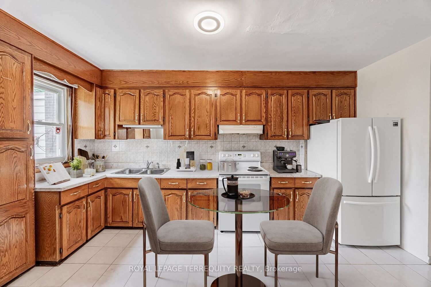 578 Durie Street Property Photo 5