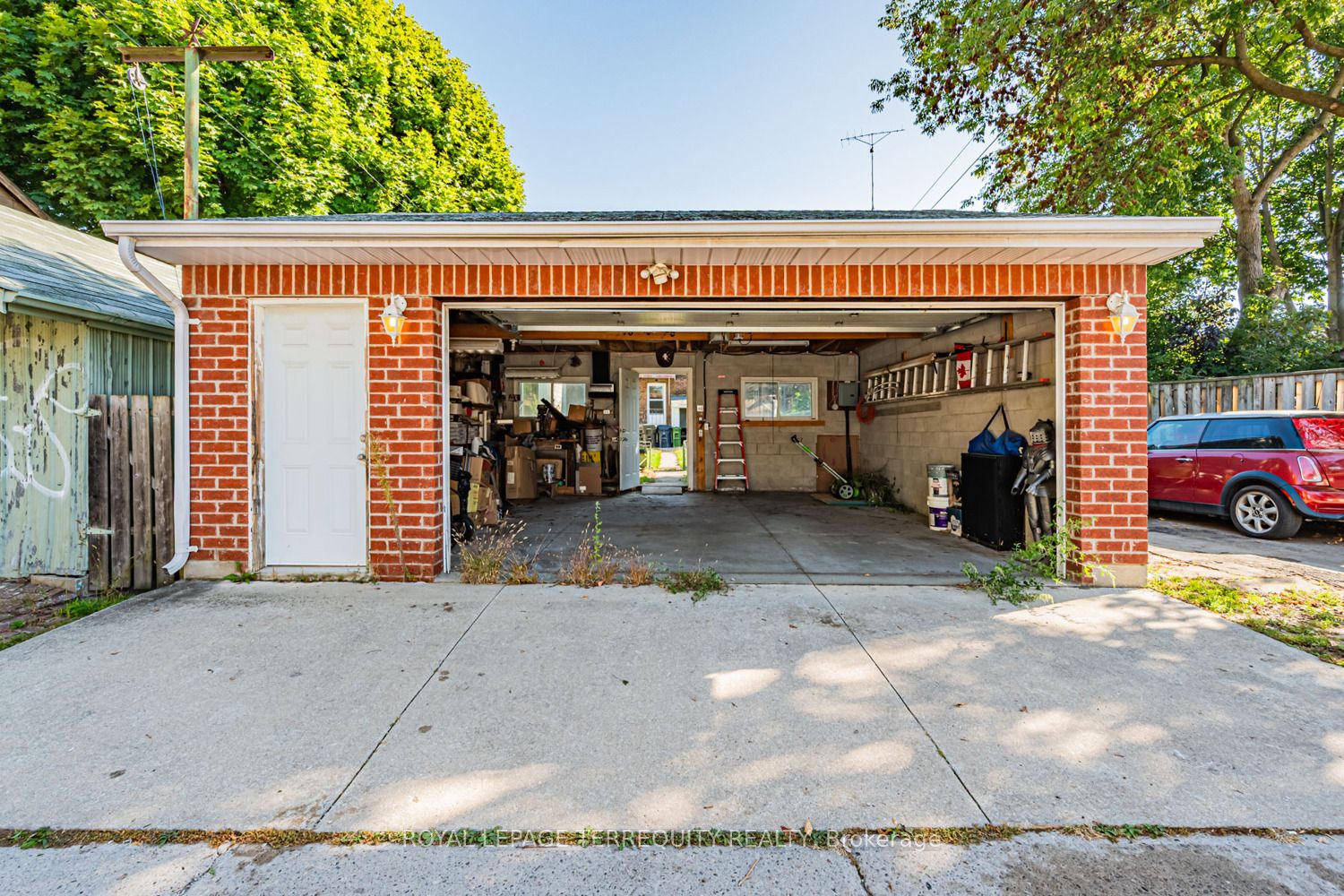 578 Durie Street Property Photo 15