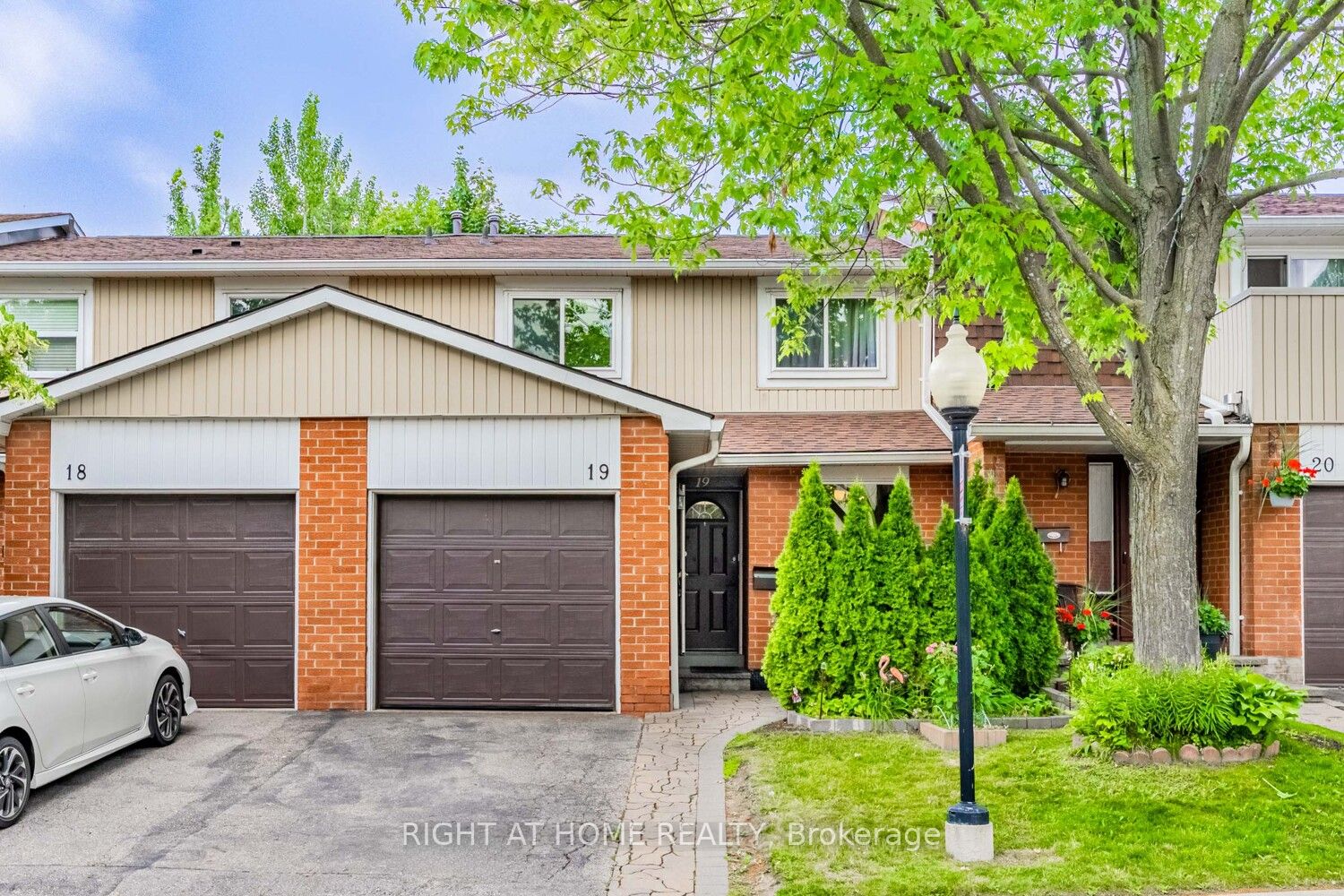 345 Ne Meadows Boulevard W 19 Property Photo 2