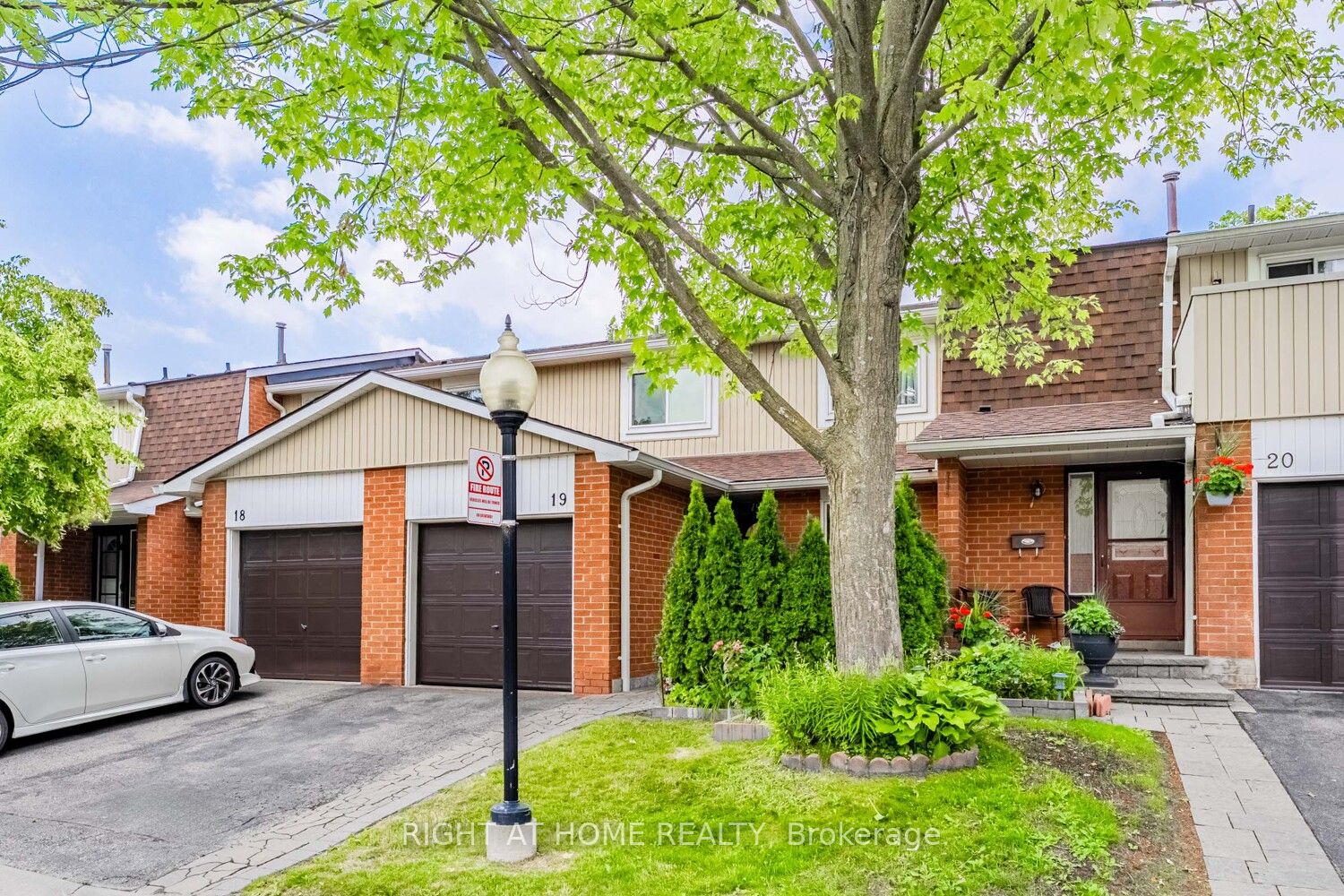 345 Ne Meadows Boulevard W 19 Property Photo 3