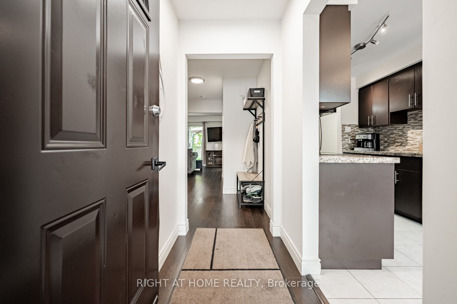 345 Ne Meadows Boulevard W 19 Property Photo 6