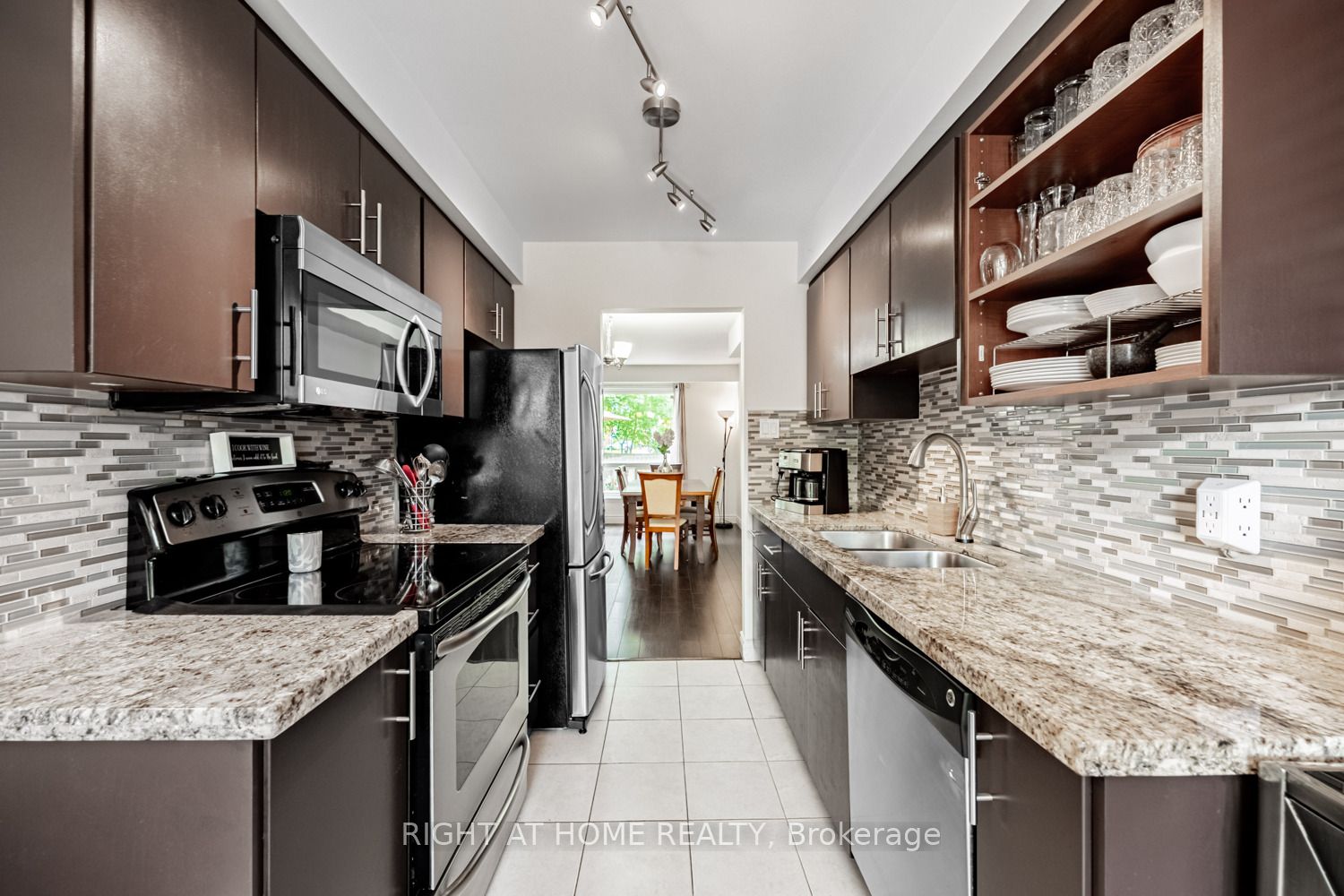 345 Ne Meadows Boulevard W 19 Property Photo 10