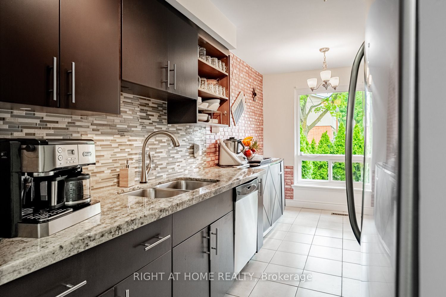 345 Ne Meadows Boulevard W 19 Property Photo 12