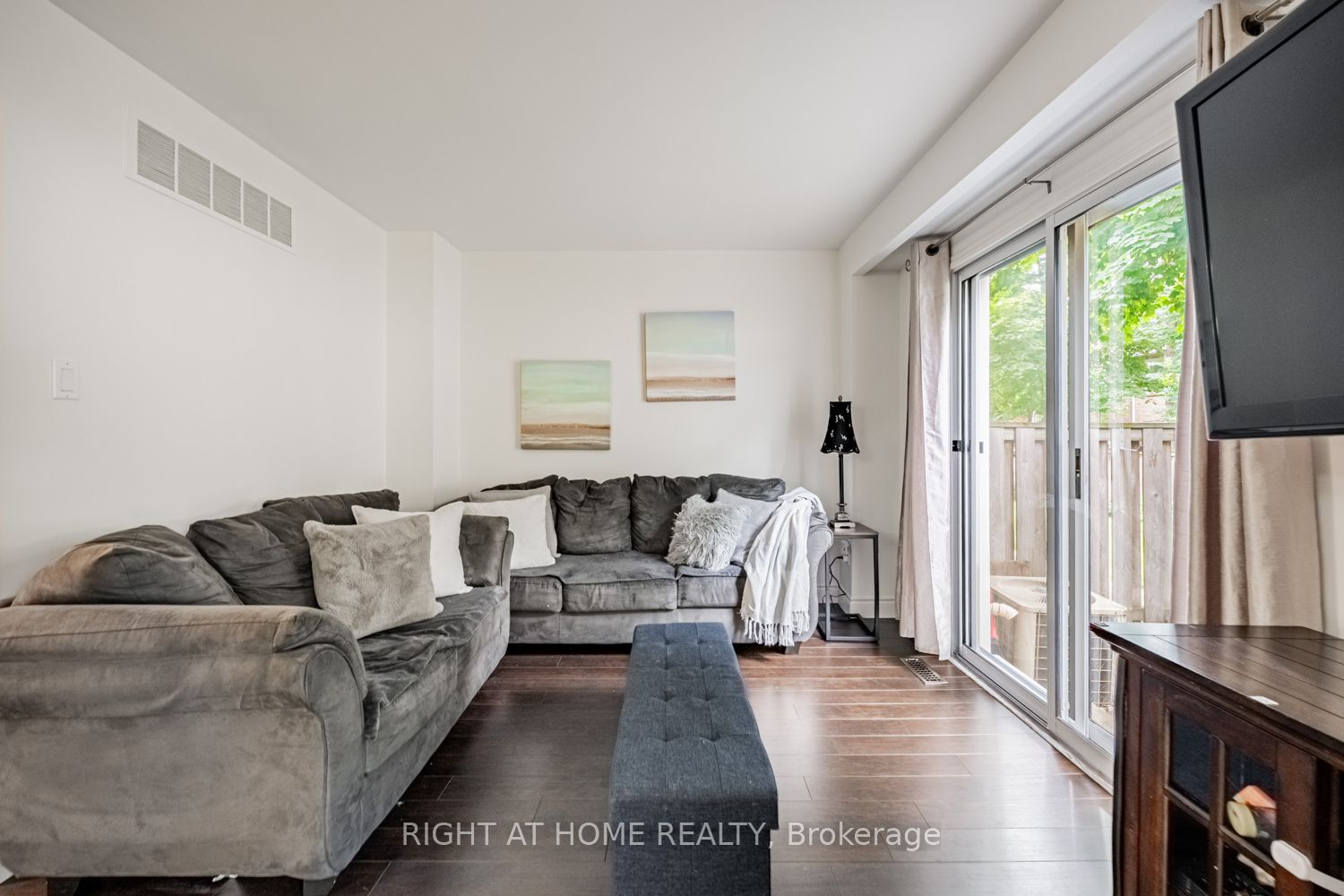 345 Ne Meadows Boulevard W 19 Property Photo 17