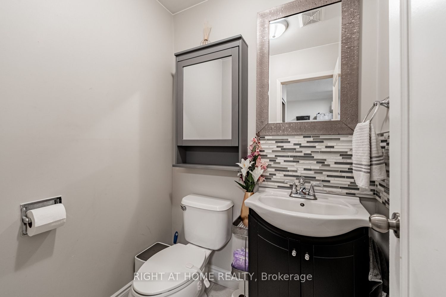 345 Ne Meadows Boulevard W 19 Property Photo 18