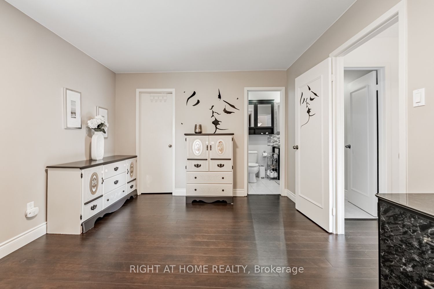 345 Ne Meadows Boulevard W 19 Property Photo 23