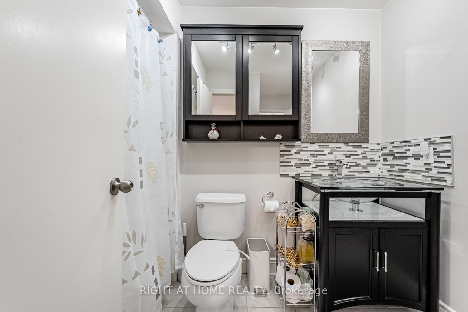 345 Ne Meadows Boulevard W 19 Property Photo 24