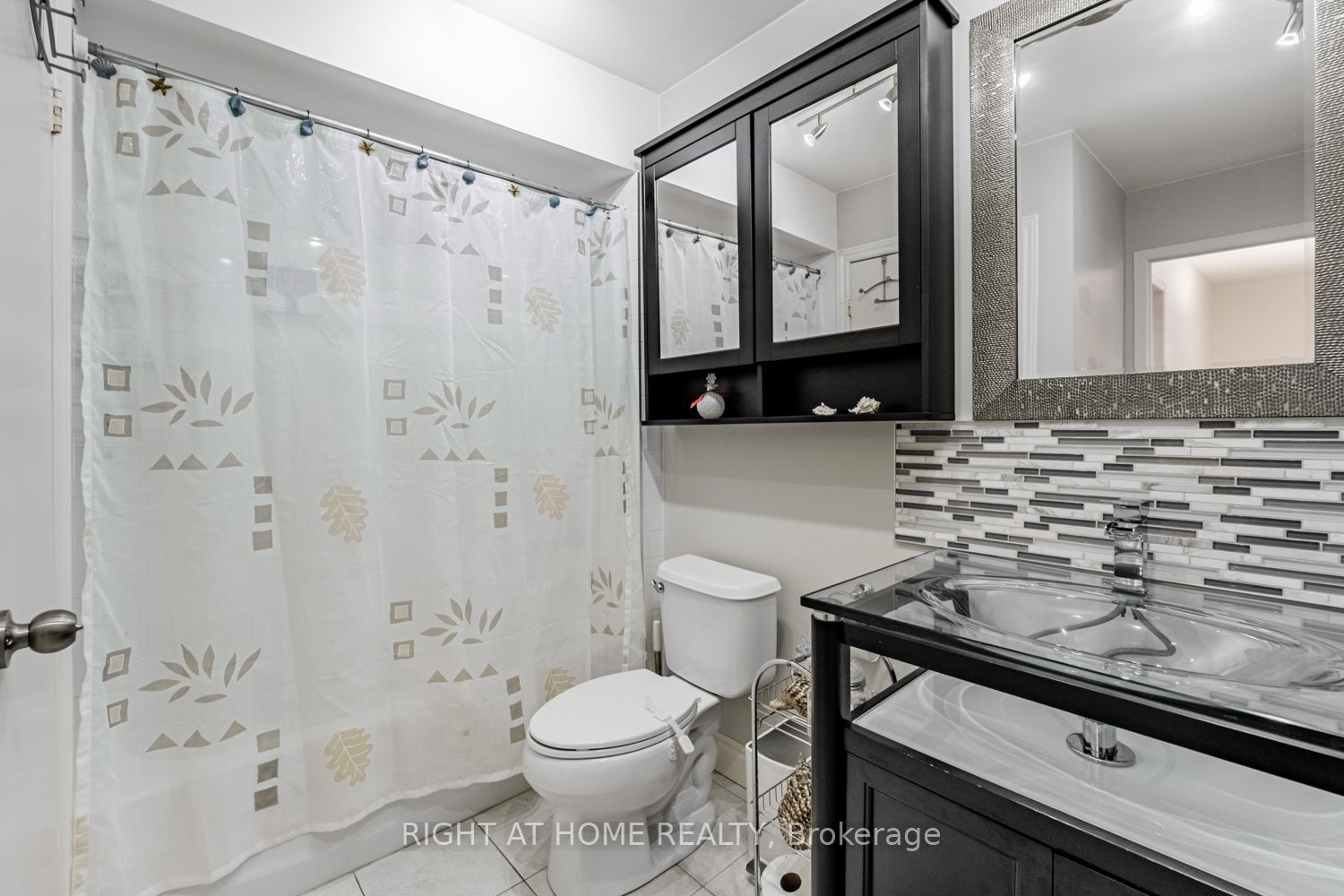 345 Ne Meadows Boulevard W 19 Property Photo 25