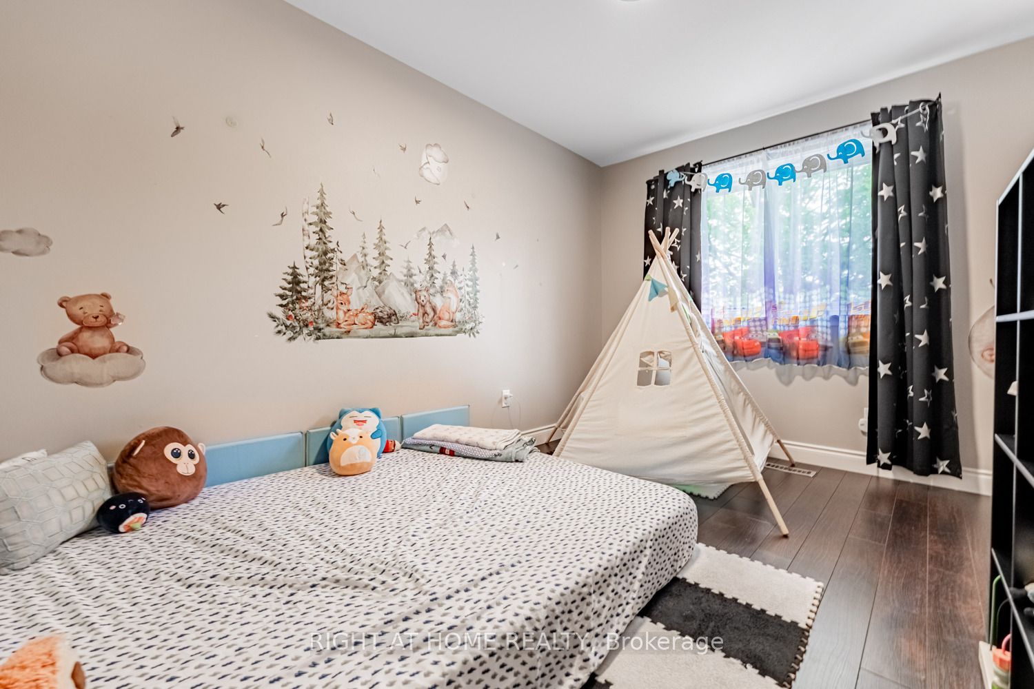 345 Ne Meadows Boulevard W 19 Property Photo 29