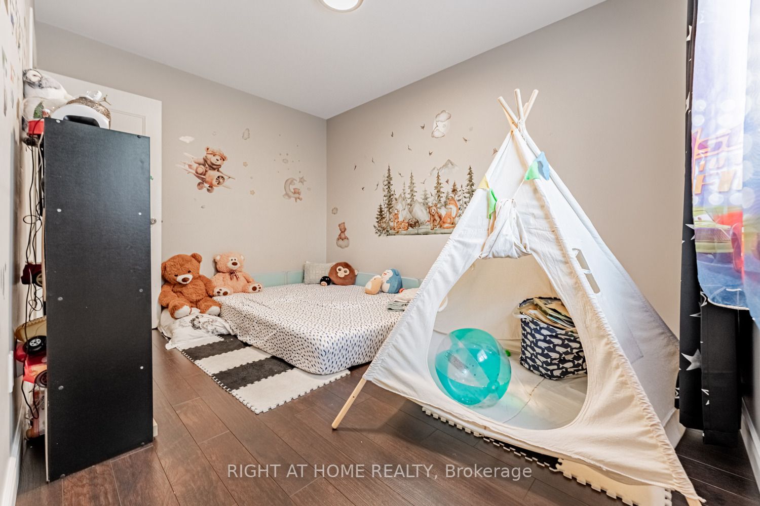 345 Ne Meadows Boulevard W 19 Property Photo 30