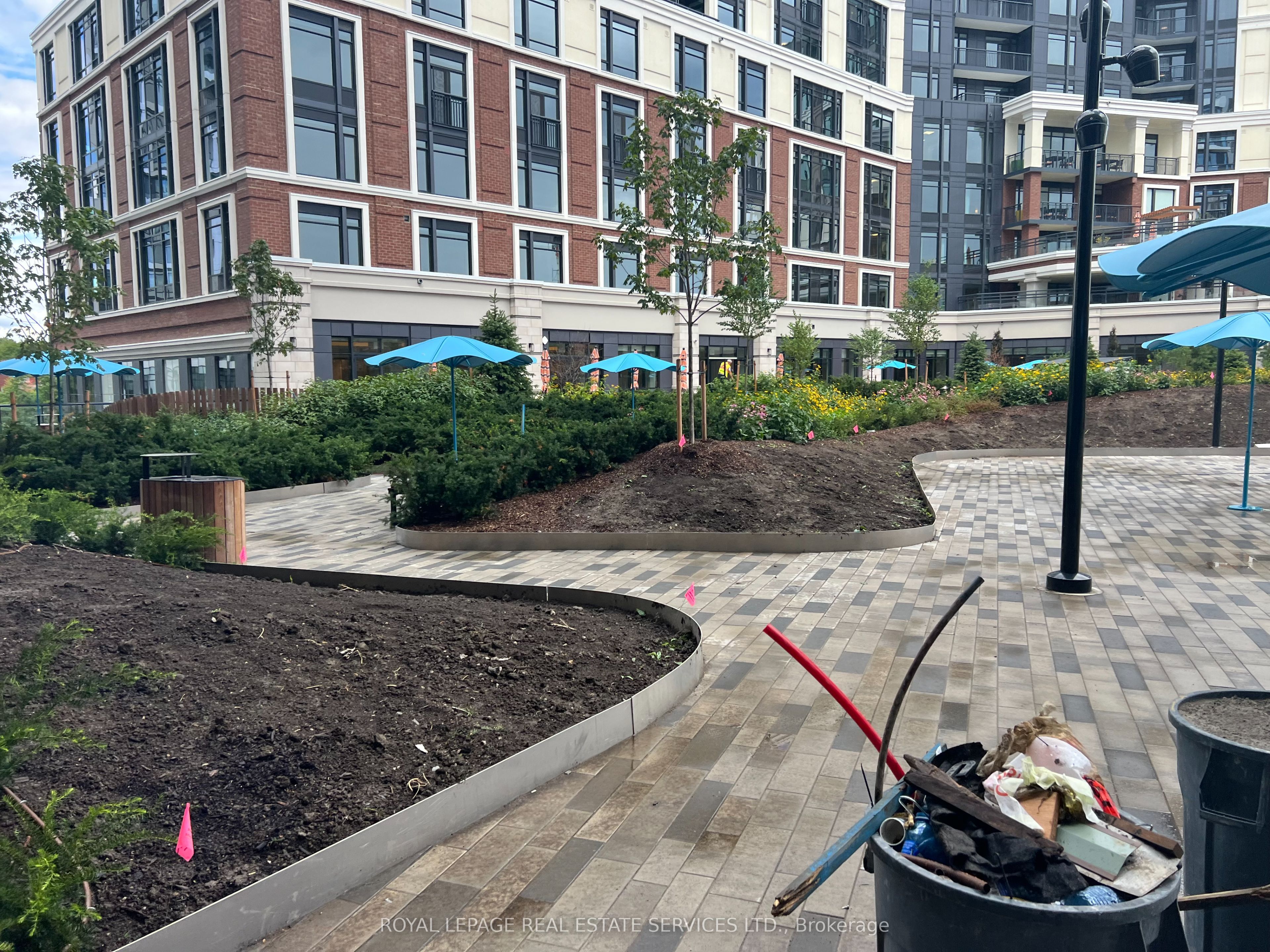 2475 Eglinton Ave W Property Photo 3